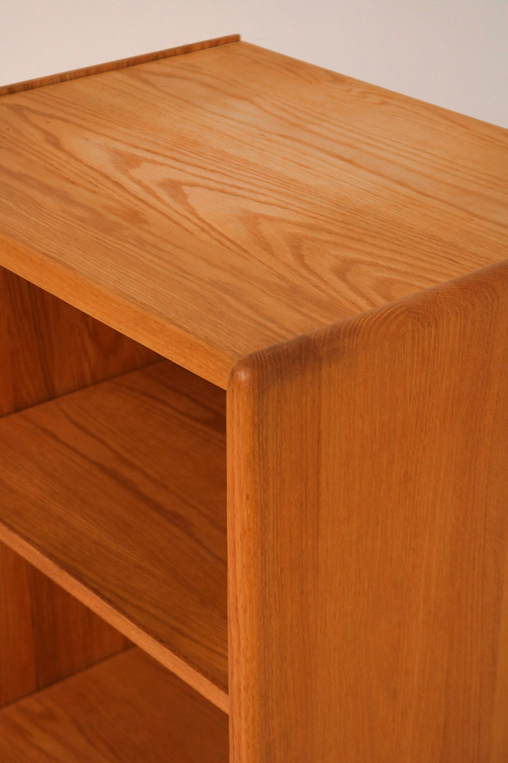 Mcm Solid Oak Wood Bookcase With Adjustable Shelves And Mirrored Back