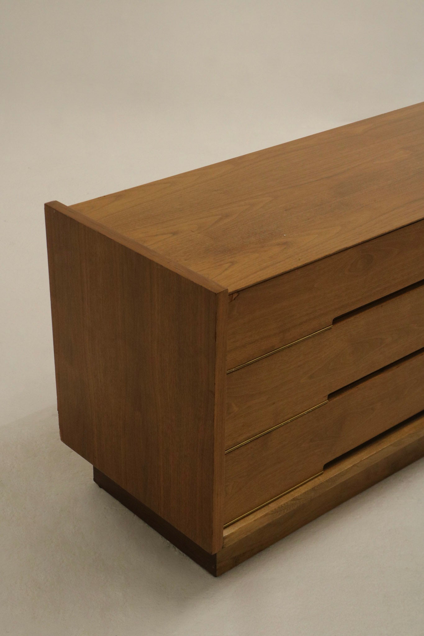 Mid Century Modern Walnut Wood 6 Drawers Lowboy Dresser