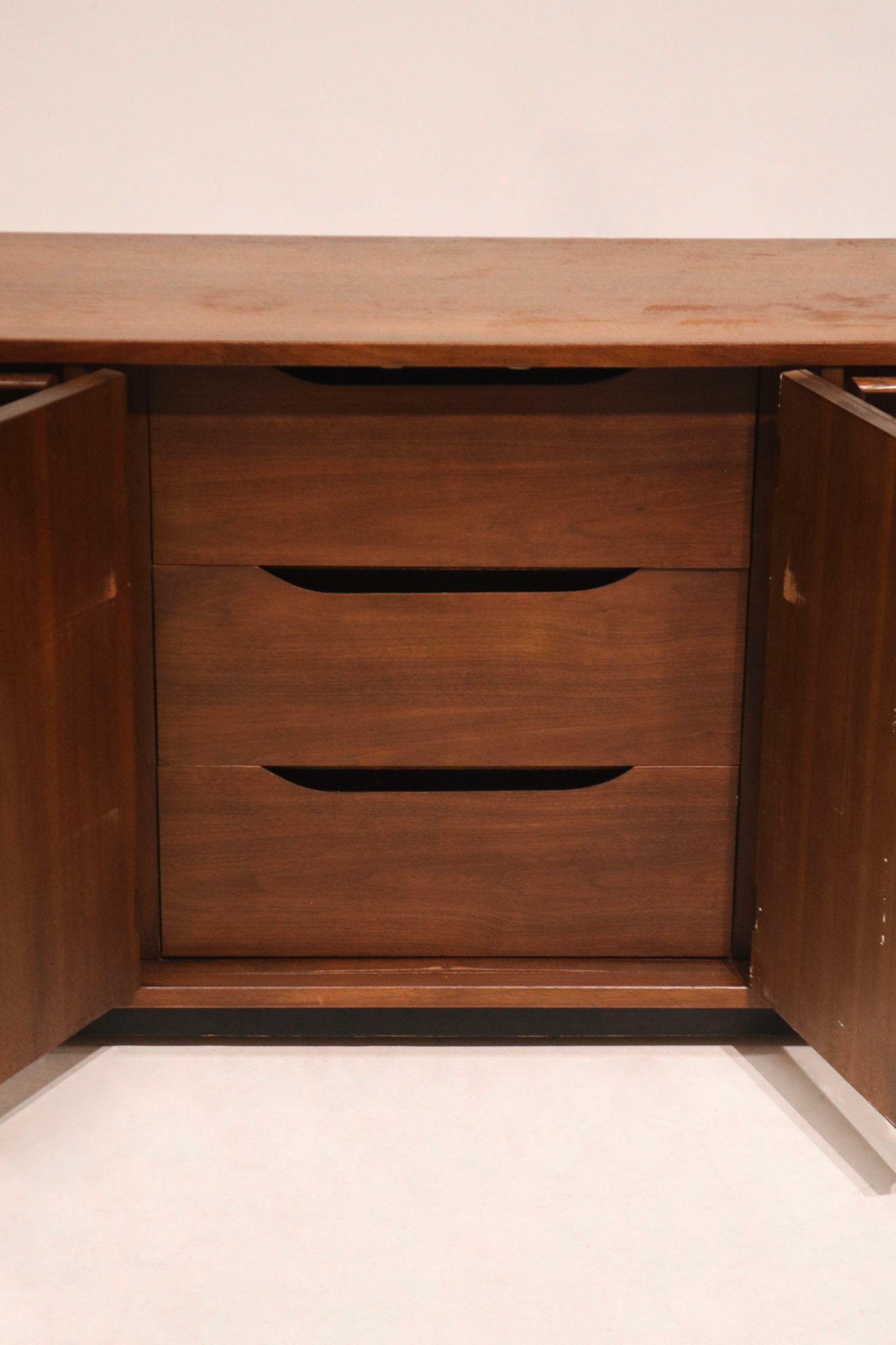 Mid Century Modern Walnut Wood Vintage 9 Drawers Dresser By Bassett