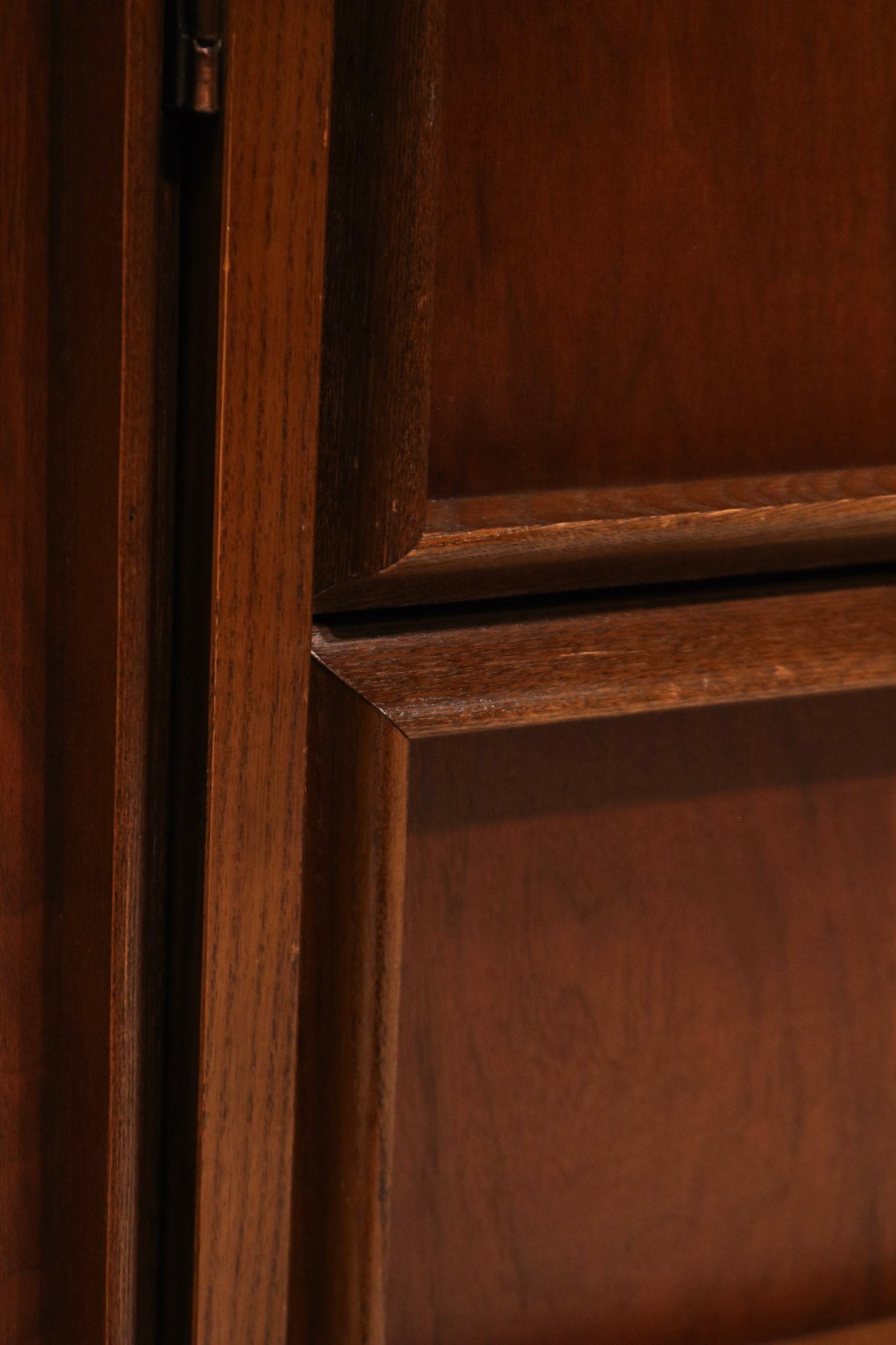 Mid Century Modern Walnut Wood Vintage 9 Drawers Dresser By Bassett