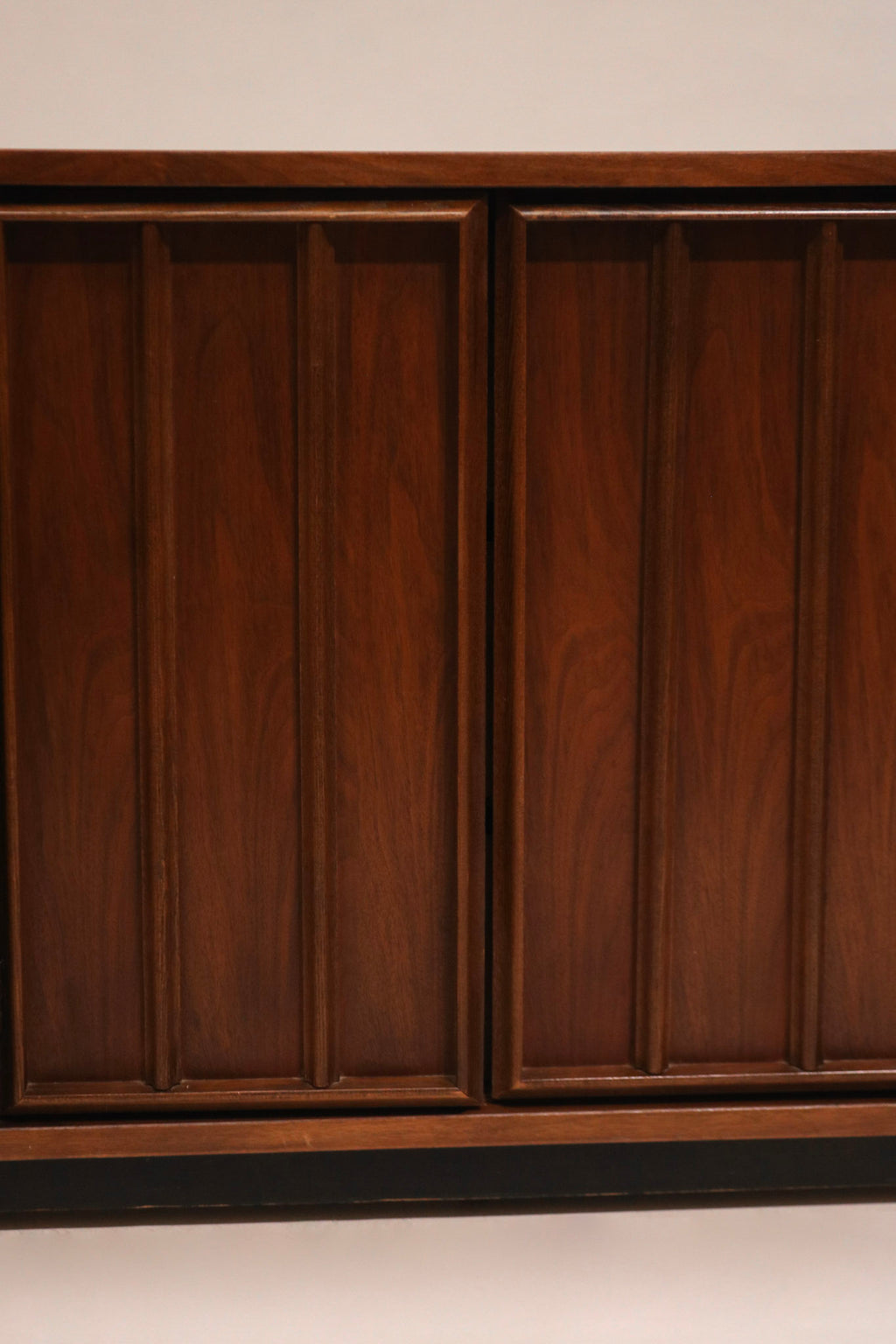 Mid Century Modern Walnut Wood Vintage 9 Drawers Dresser By Bassett