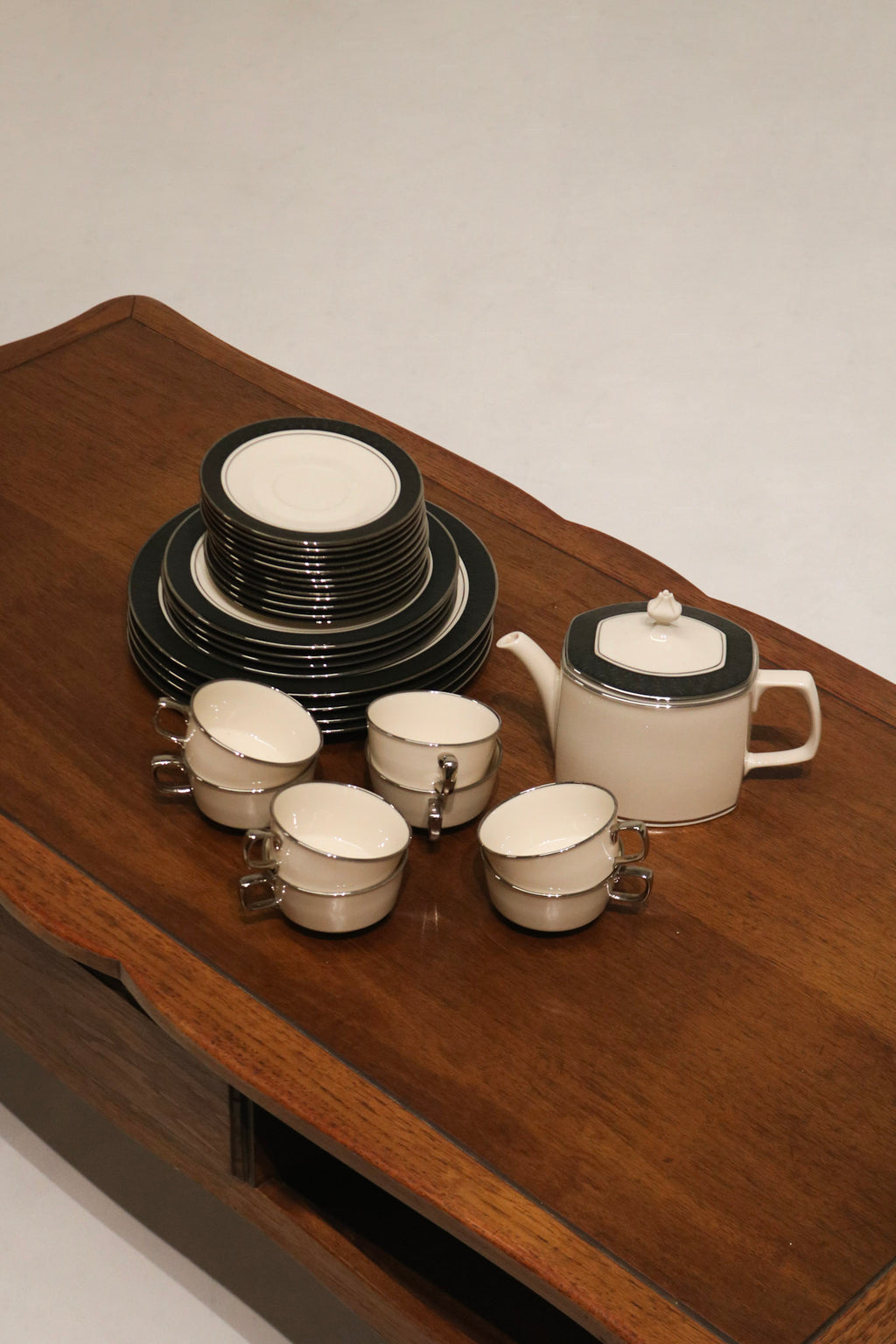 Set Of 29 Porcelain Dinnerware Plates Teacups Teapot By Franciscan Masterpiece China