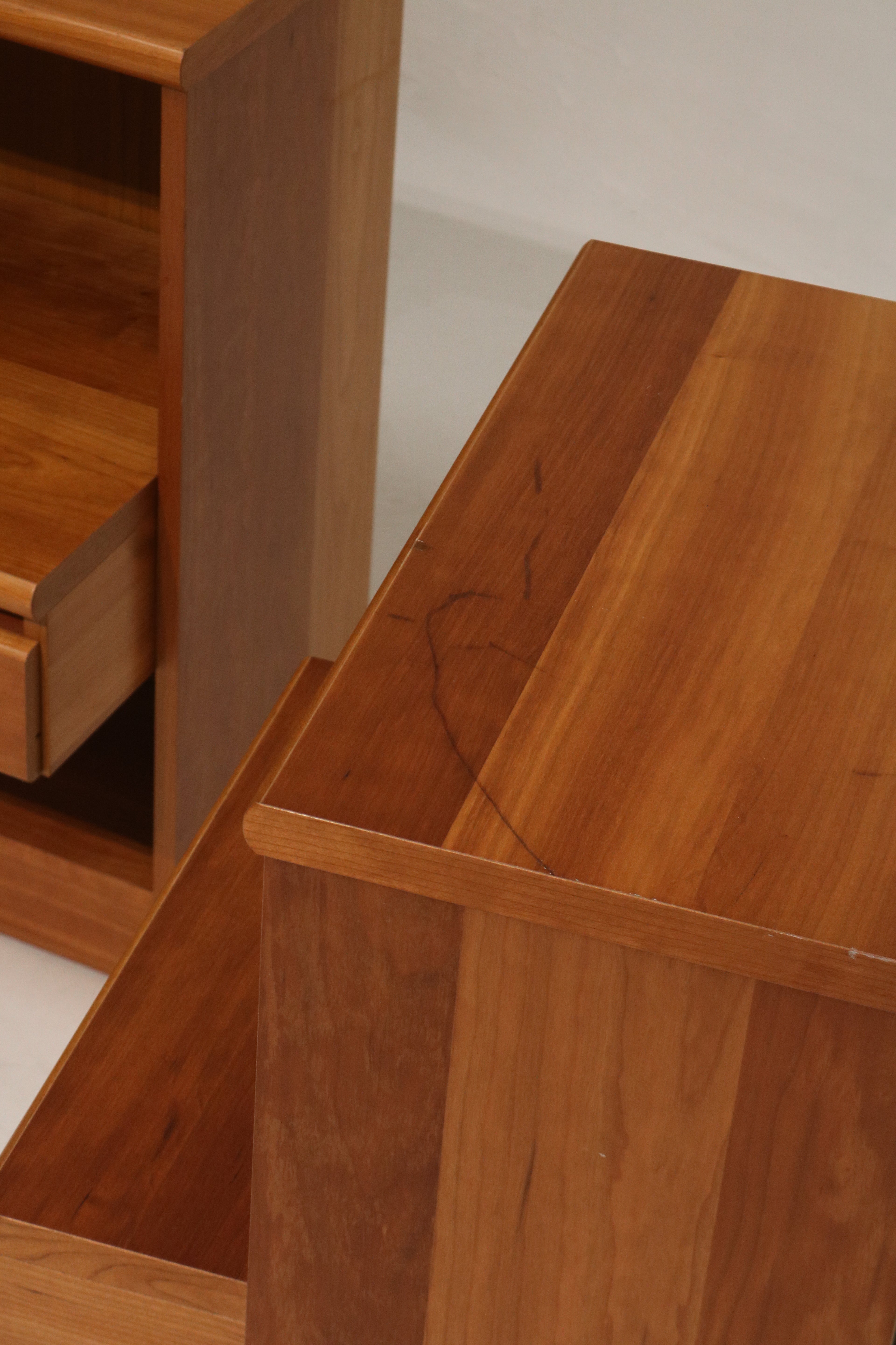 Set Of 2 Vintage Teak Wood Nightstands Bedside Tables With Drawers