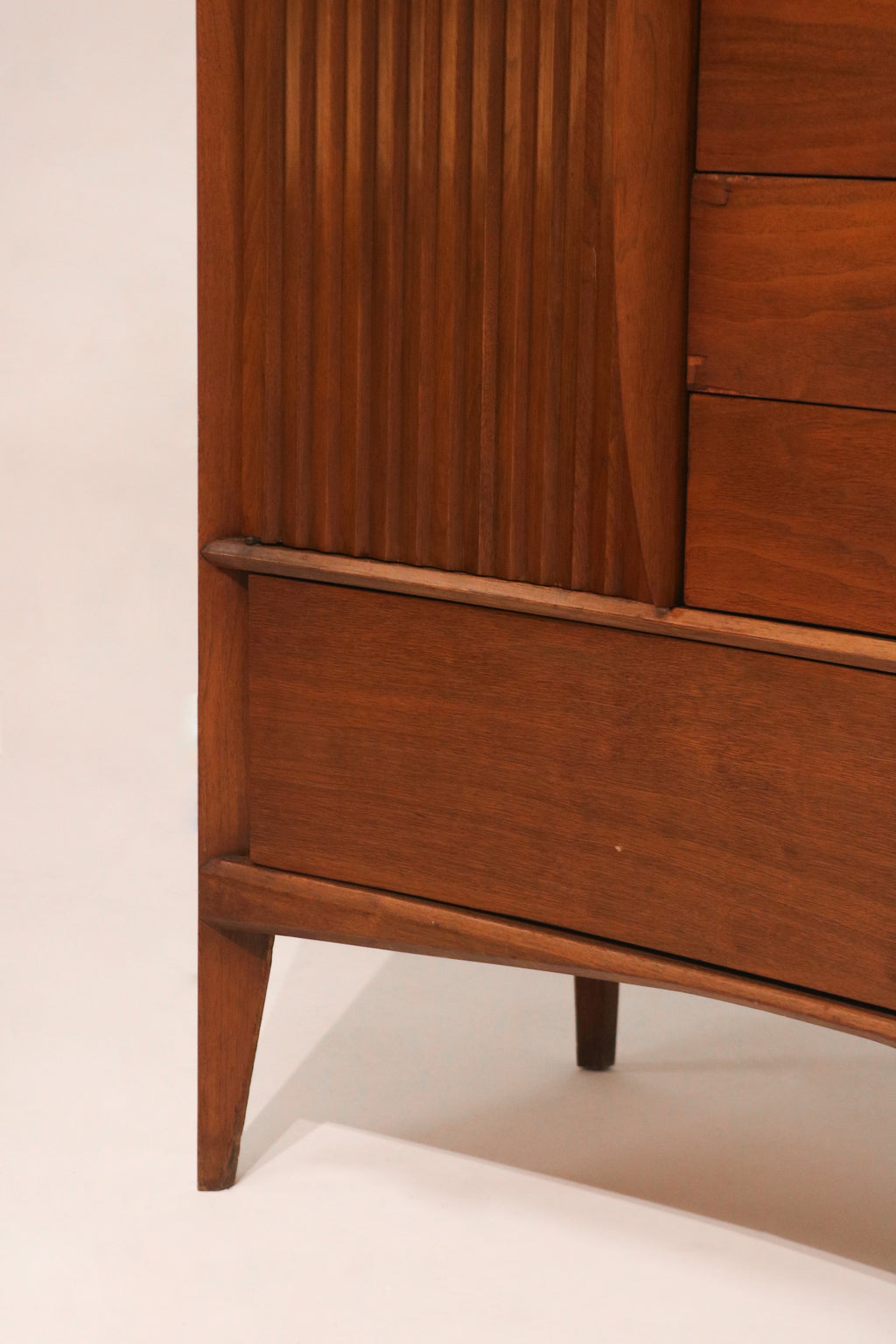 Angled right view highlighting the dresser's stance and tapered legs