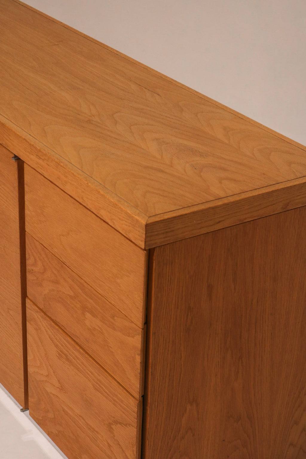 Angled right view highlighting the clean minimalist lines