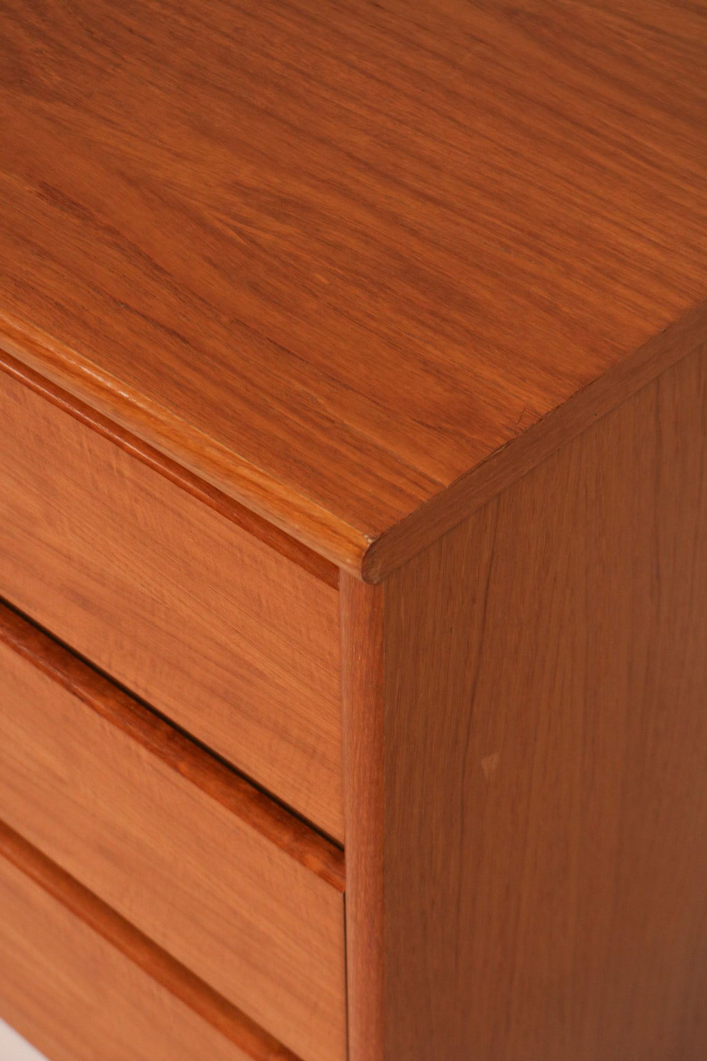 Angled top view showing teak veneer finish and corner detail