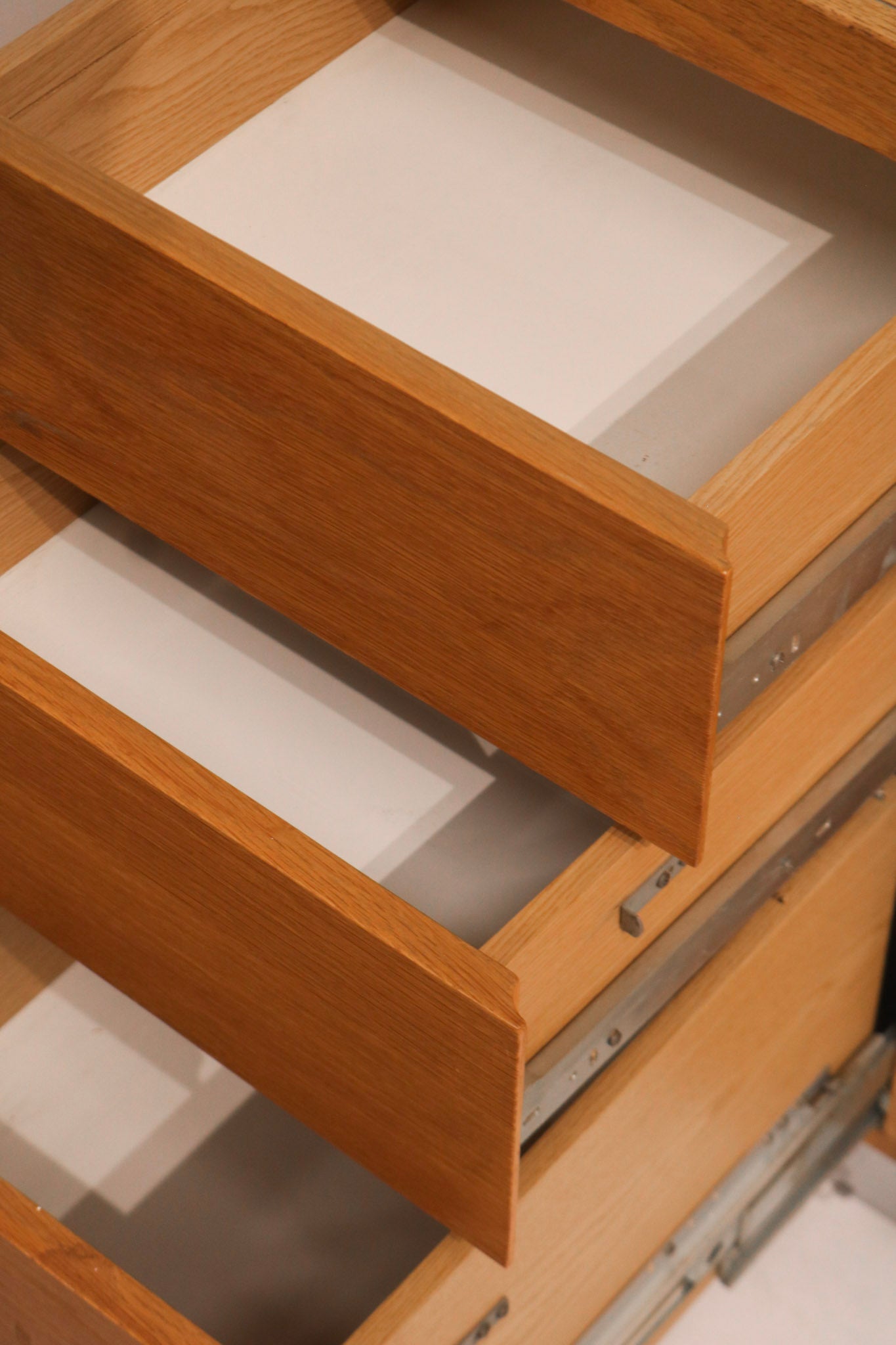 Close-up of the base plinth showing the missing laminate mentioned in condition