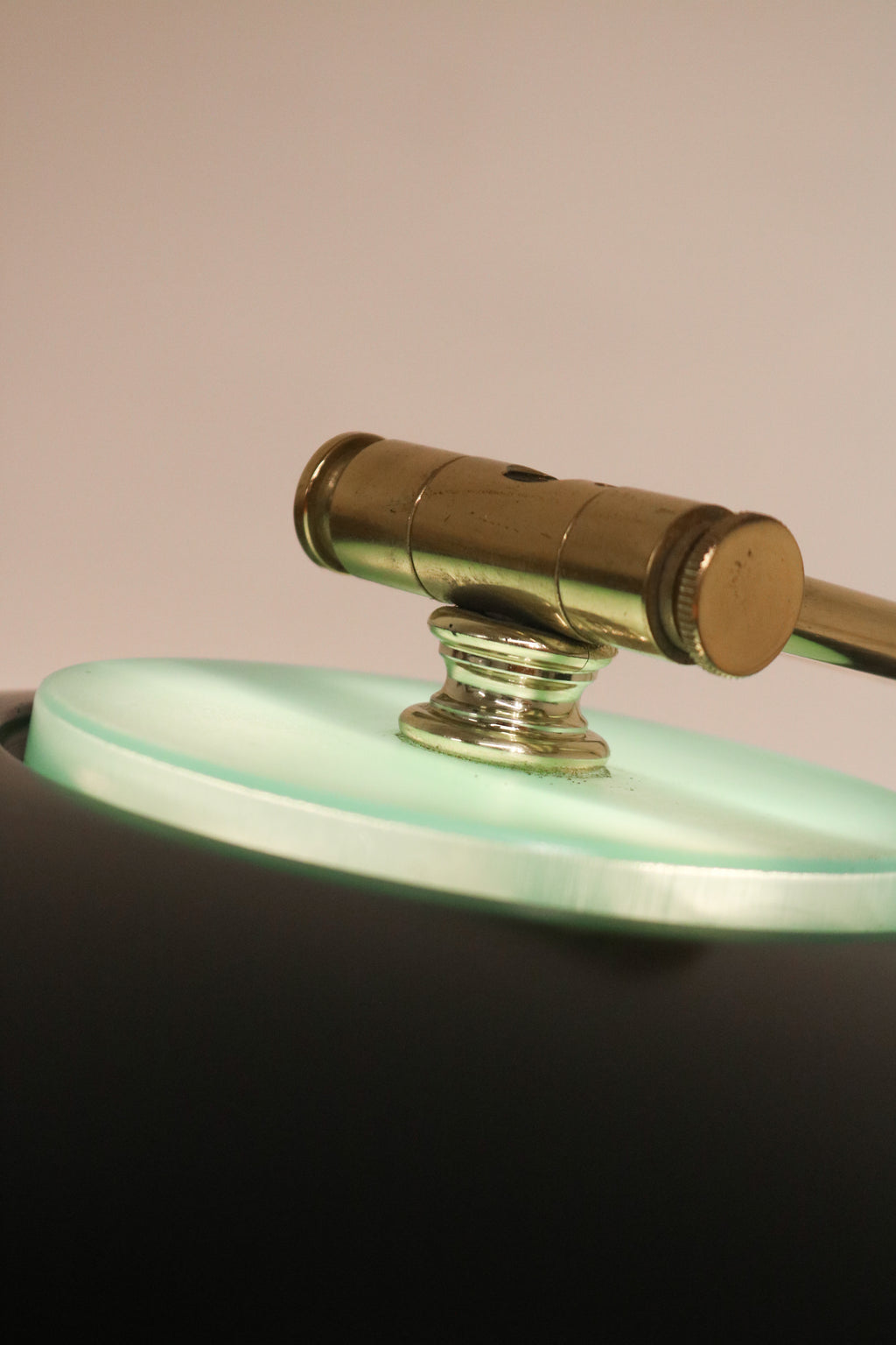 Close-up of the brass knob joint allowing angle adjustment