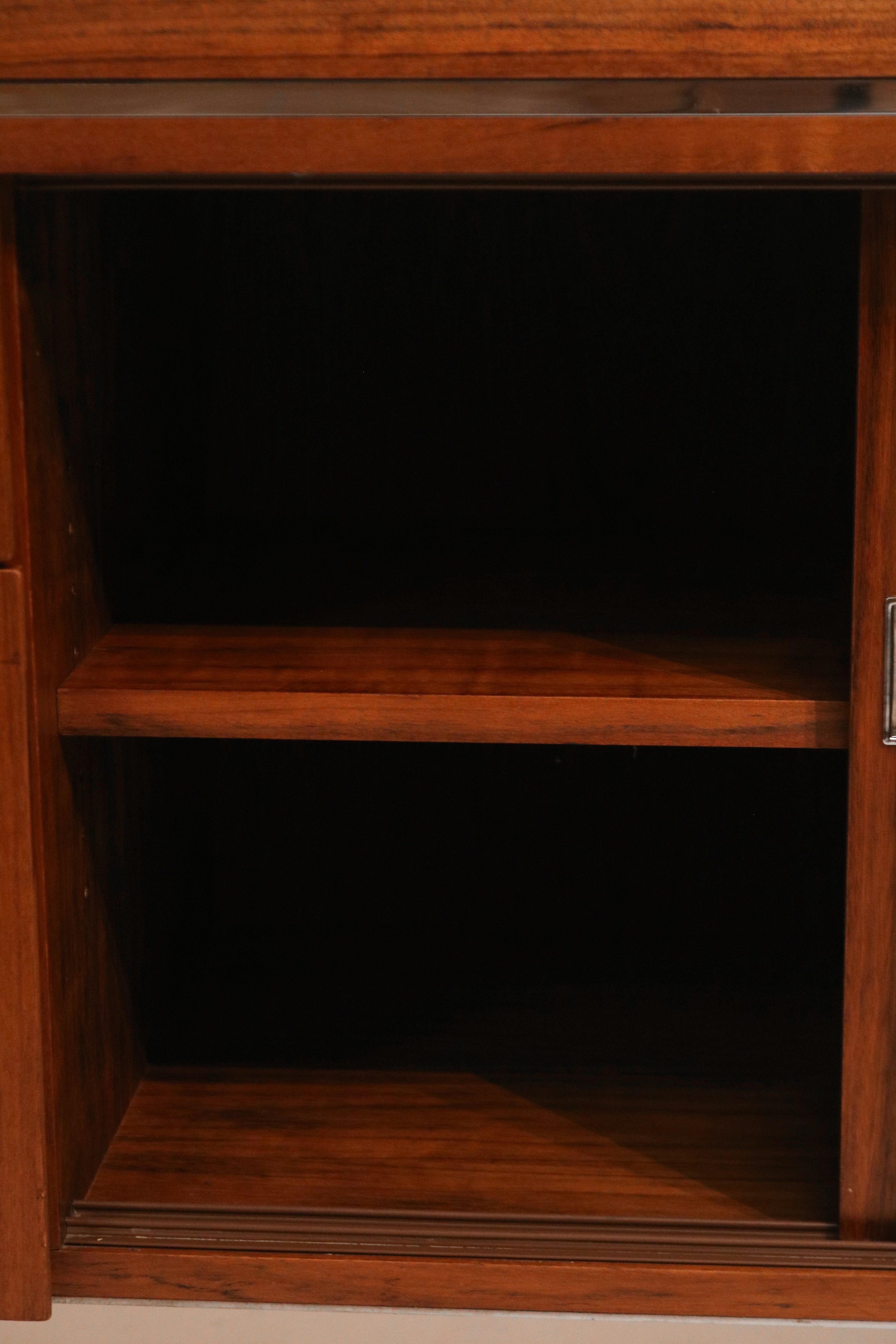 Detail of the chrome steel leg base showing condition and shine