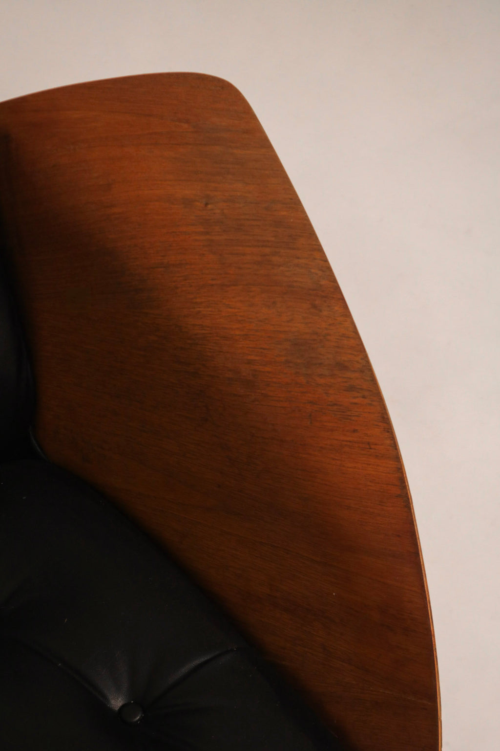 Close-up of the diamond pattern tufting on the black leather upholstery