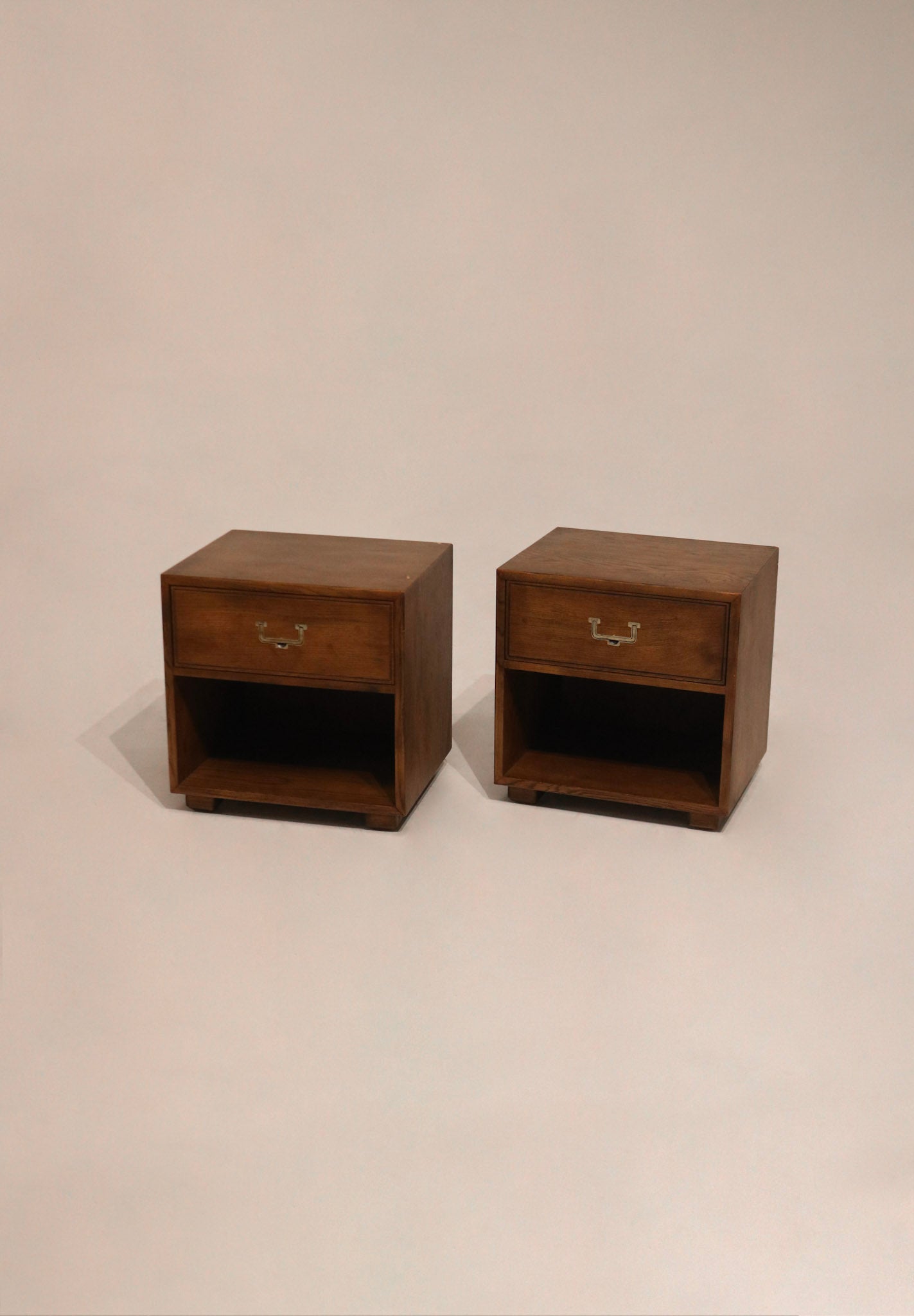 Main view of Vintage Mcm Oak Wood Nightstand Bedside Tables by Henredon, featuring natural oak finish and sturdy wood frame
