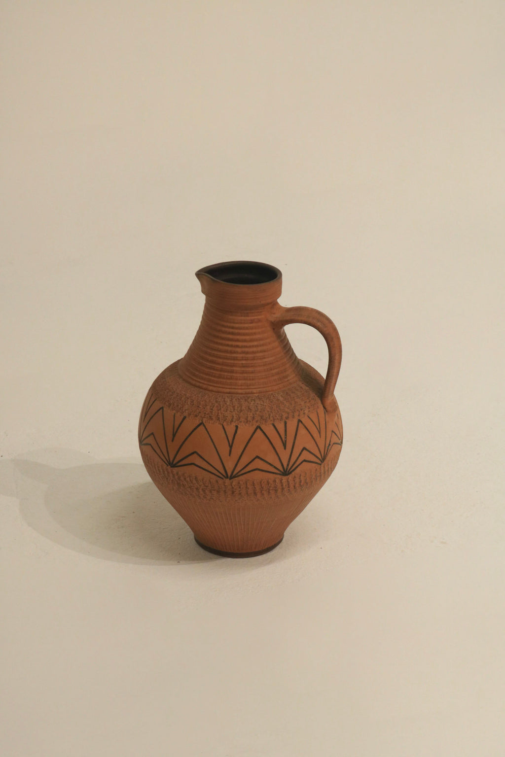 1970s vintage ceramic piece in excellent condition
