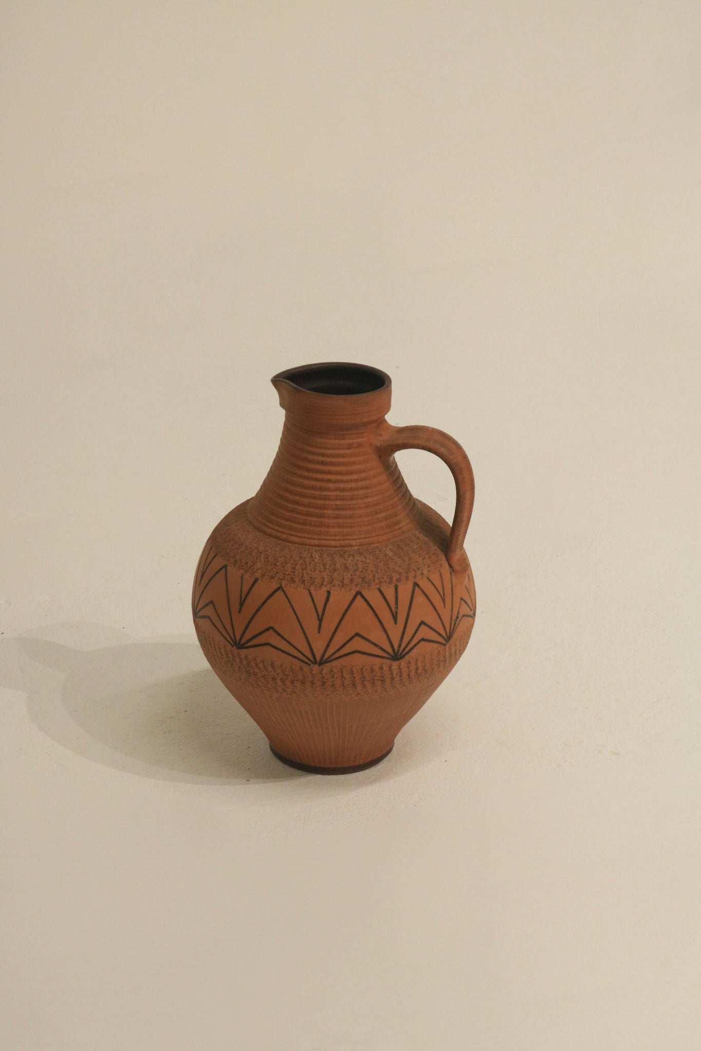 1970s vintage ceramic piece in excellent condition
