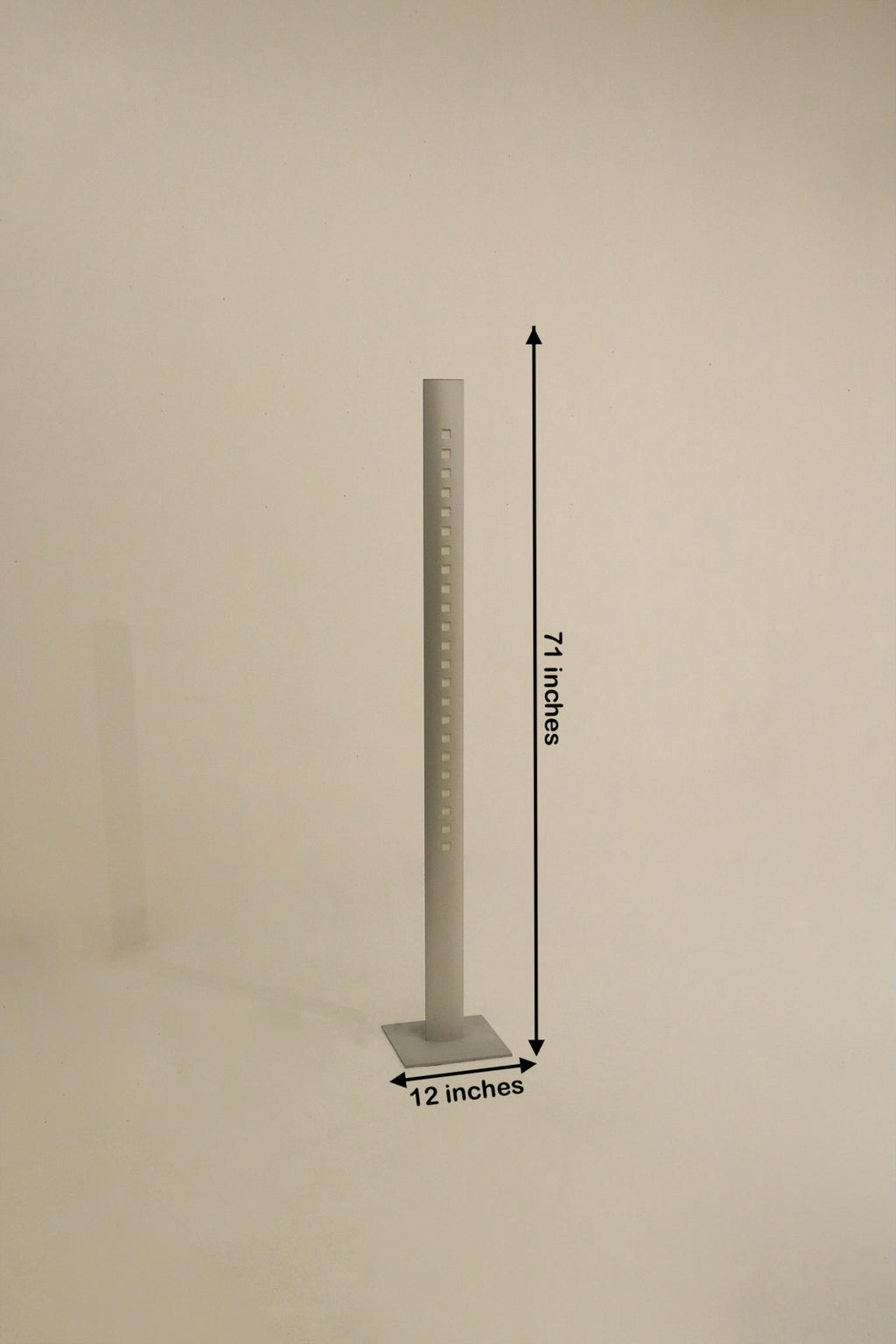 Brushed aluminum finish of Extensia Floor Lamp