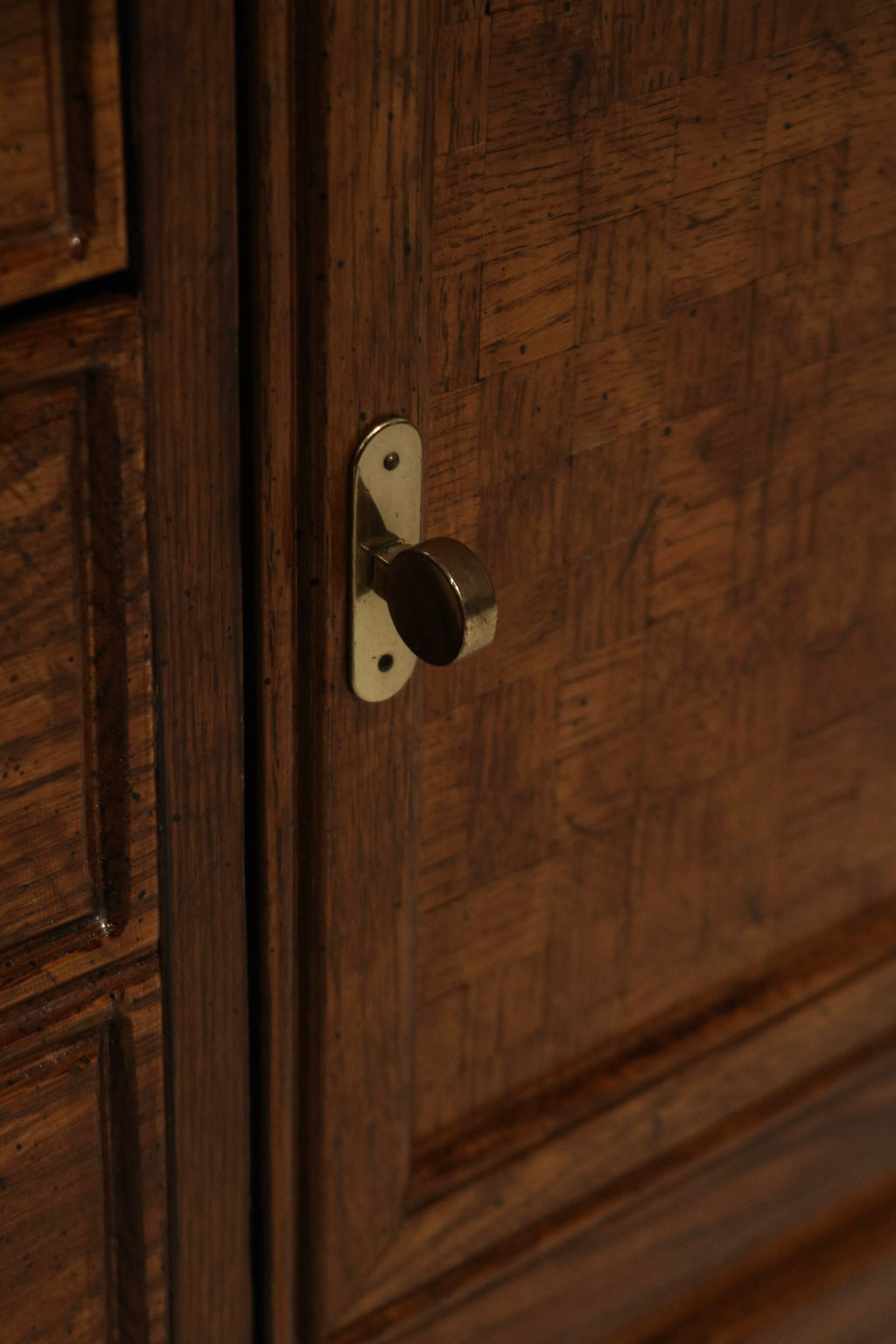 Edge and corner detail showing precise joinery, laminated veneer edges and a smooth walnut finish on the bedside table top. Perfect for NYC apartments.