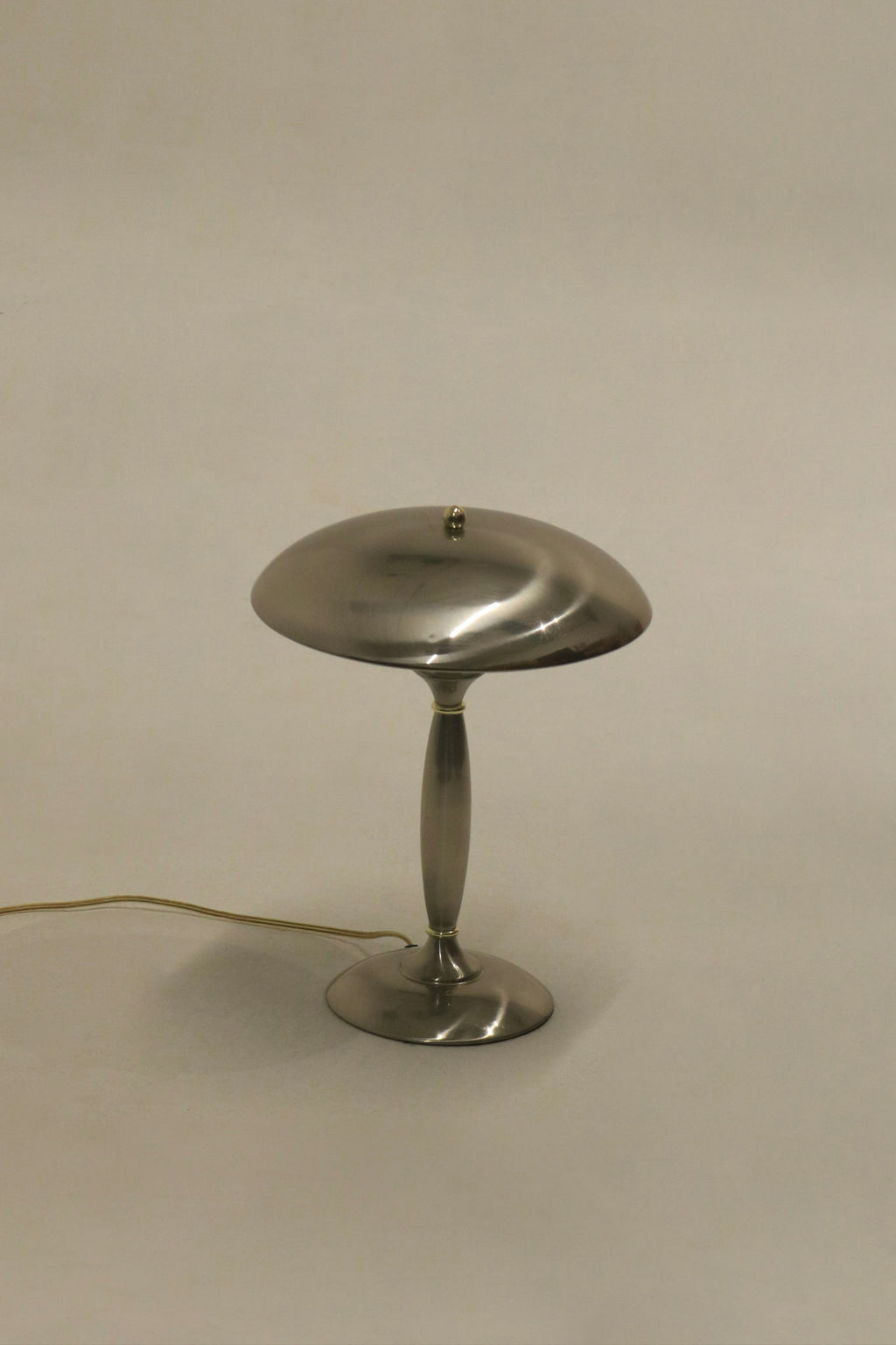Chrome touch-sensor lamp in excellent condition