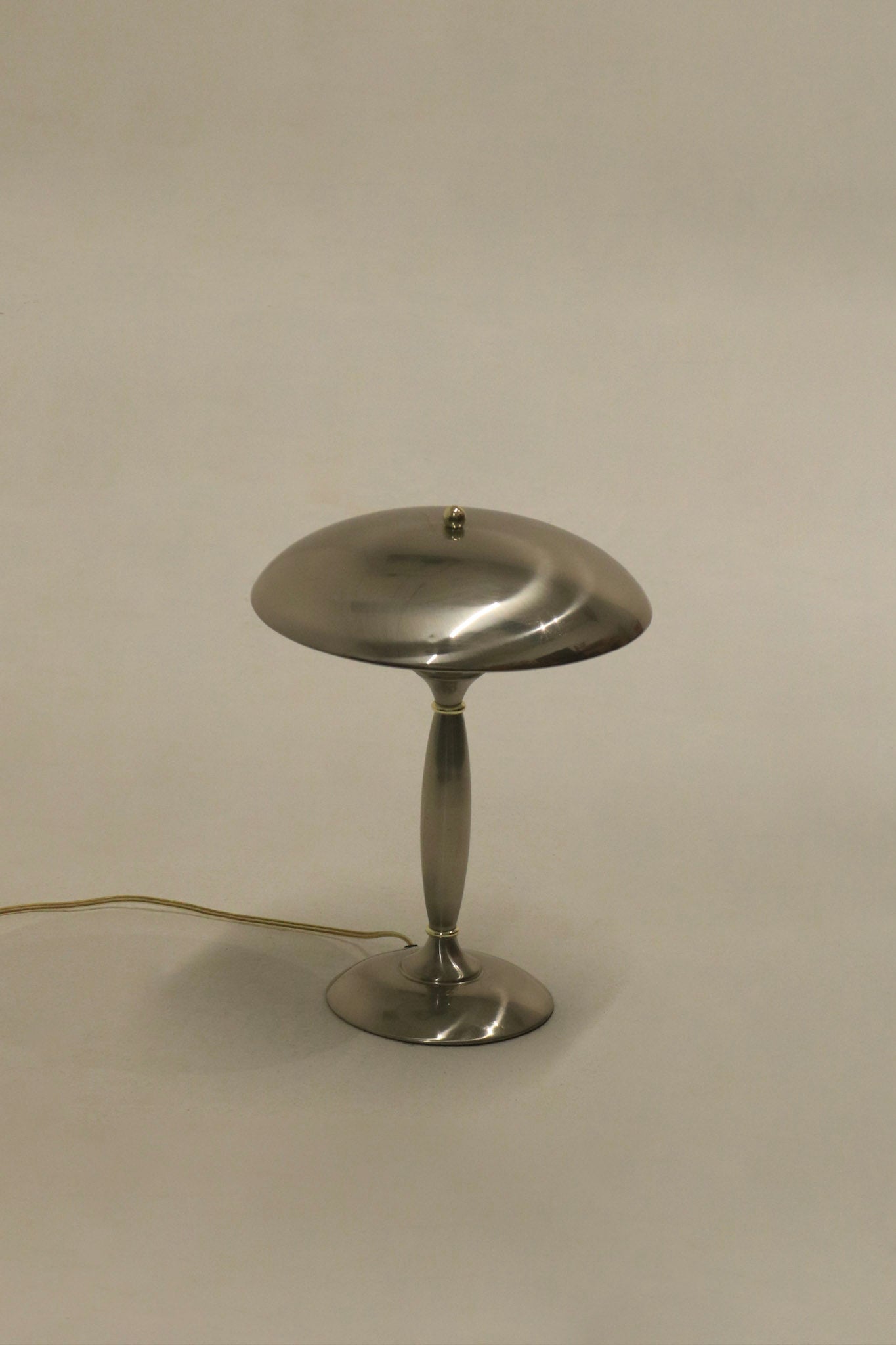 Chrome touch-sensor lamp in excellent condition