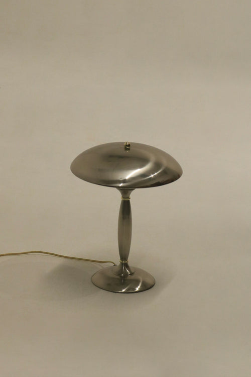 Chrome touch-sensor lamp in excellent condition