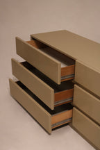 Detailed image of top-left corner showing lacquer shine and construction quality