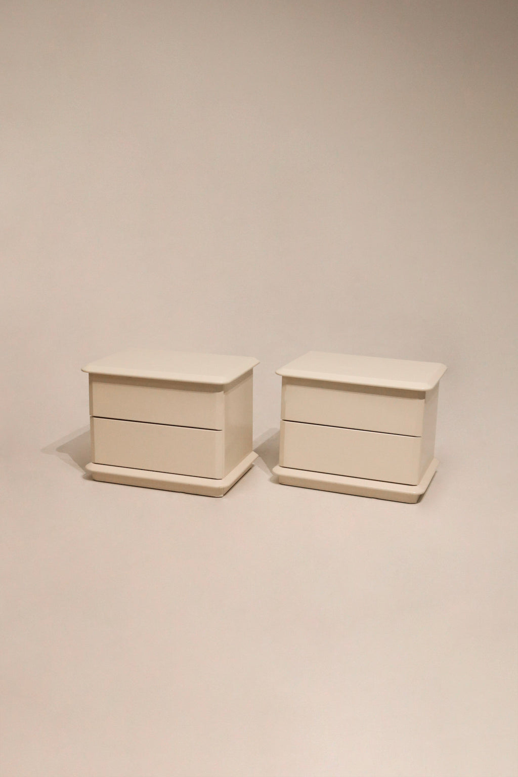 Main view of MCM vintage white lacquered wood nightstands by Lane, sleek finish and compact design