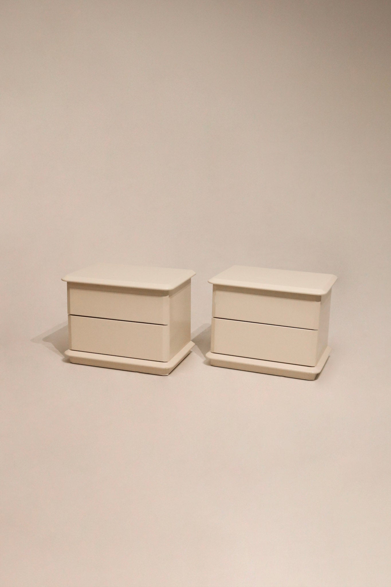 Main view of MCM vintage white lacquered wood nightstands by Lane, sleek finish and compact design