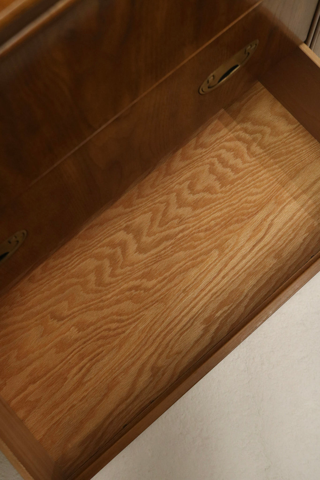 DRESSER 5 IMG_4689
