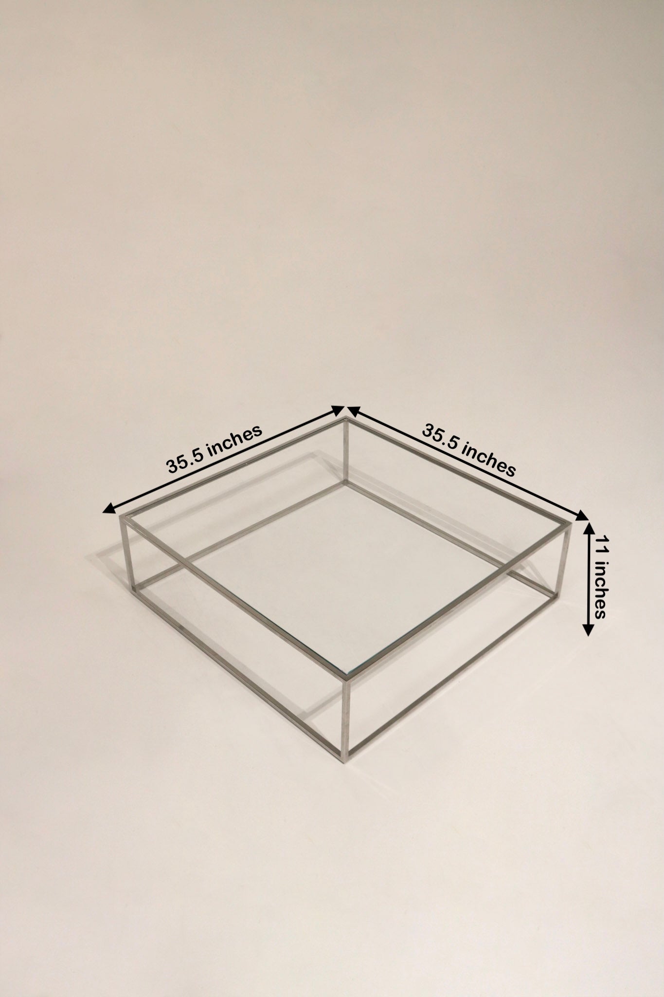 Close-up of the glass top features