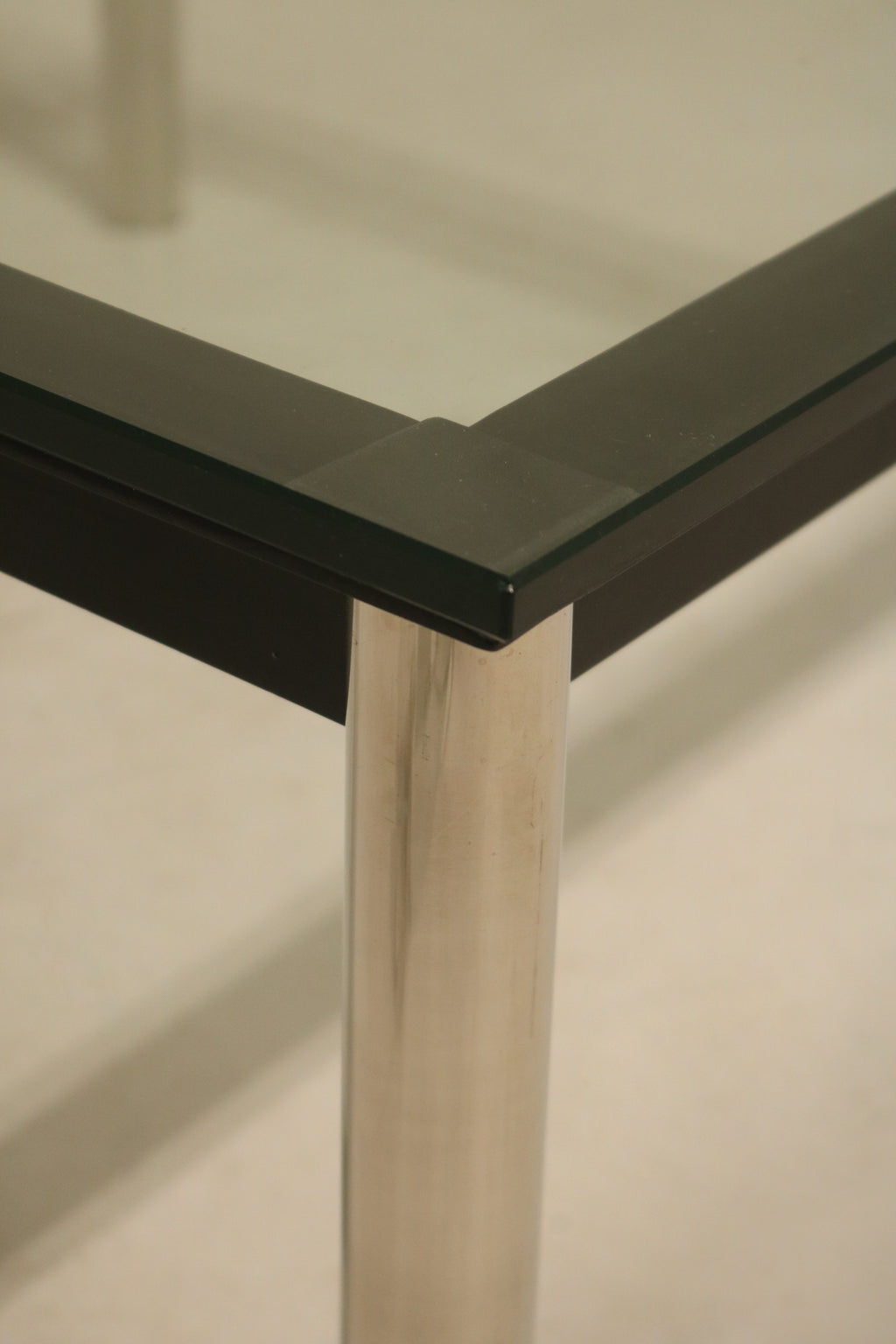 High-resolution image of glass surface reflecting light, highlighting the pristine condition