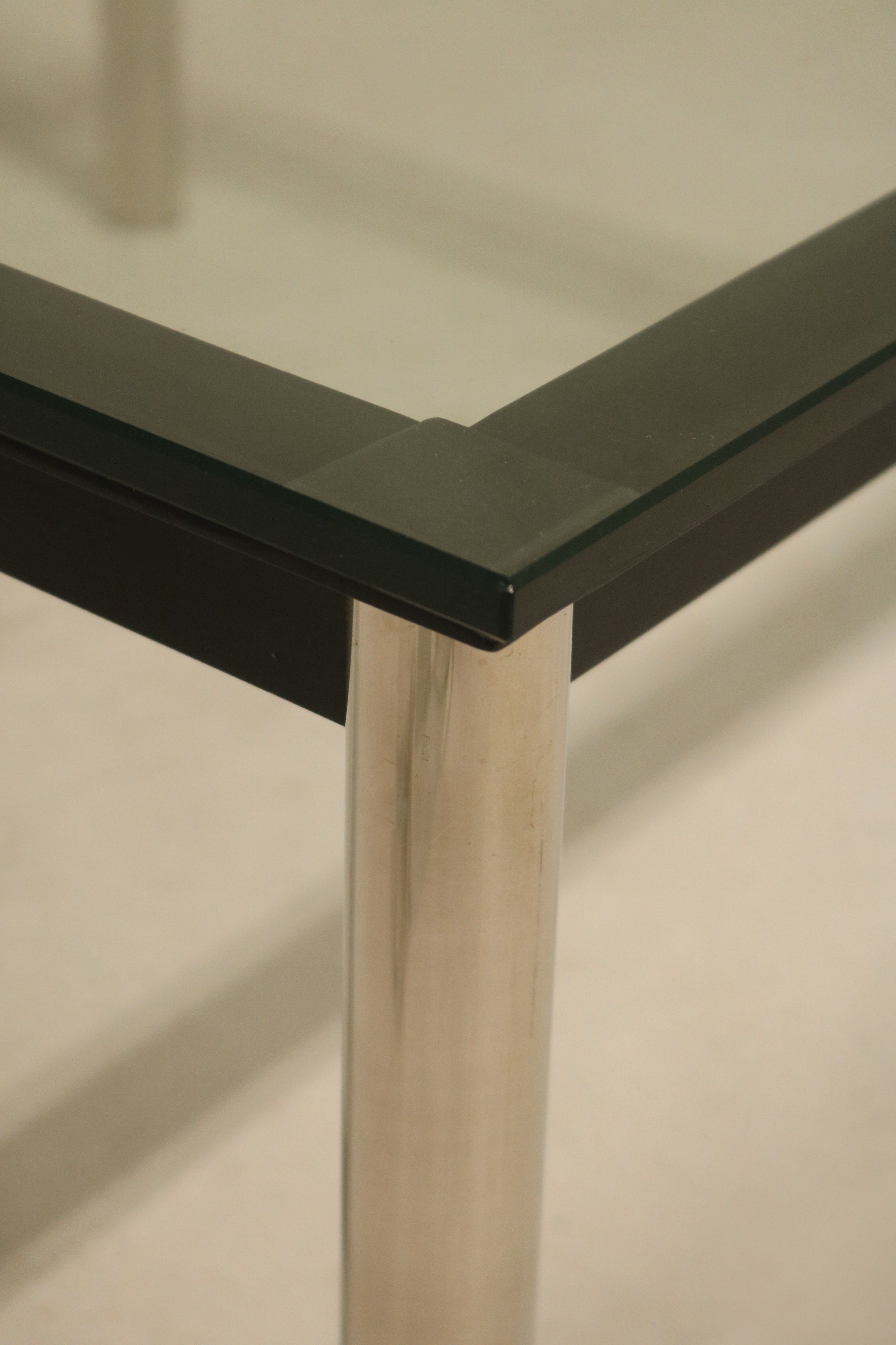 High-resolution image of glass surface reflecting light, highlighting the pristine condition