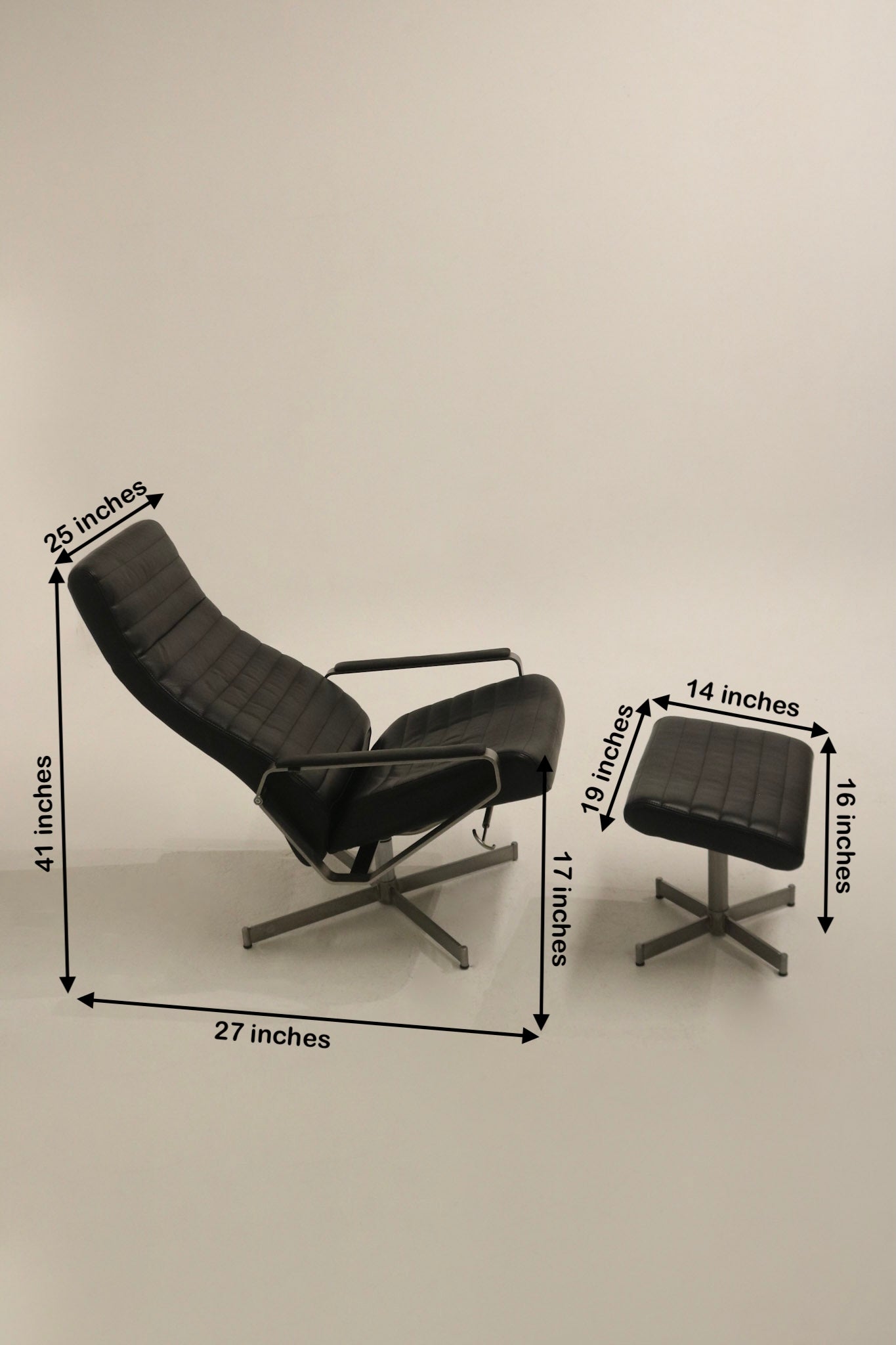 Modern leather upholstered chair by Bolia Vitesse