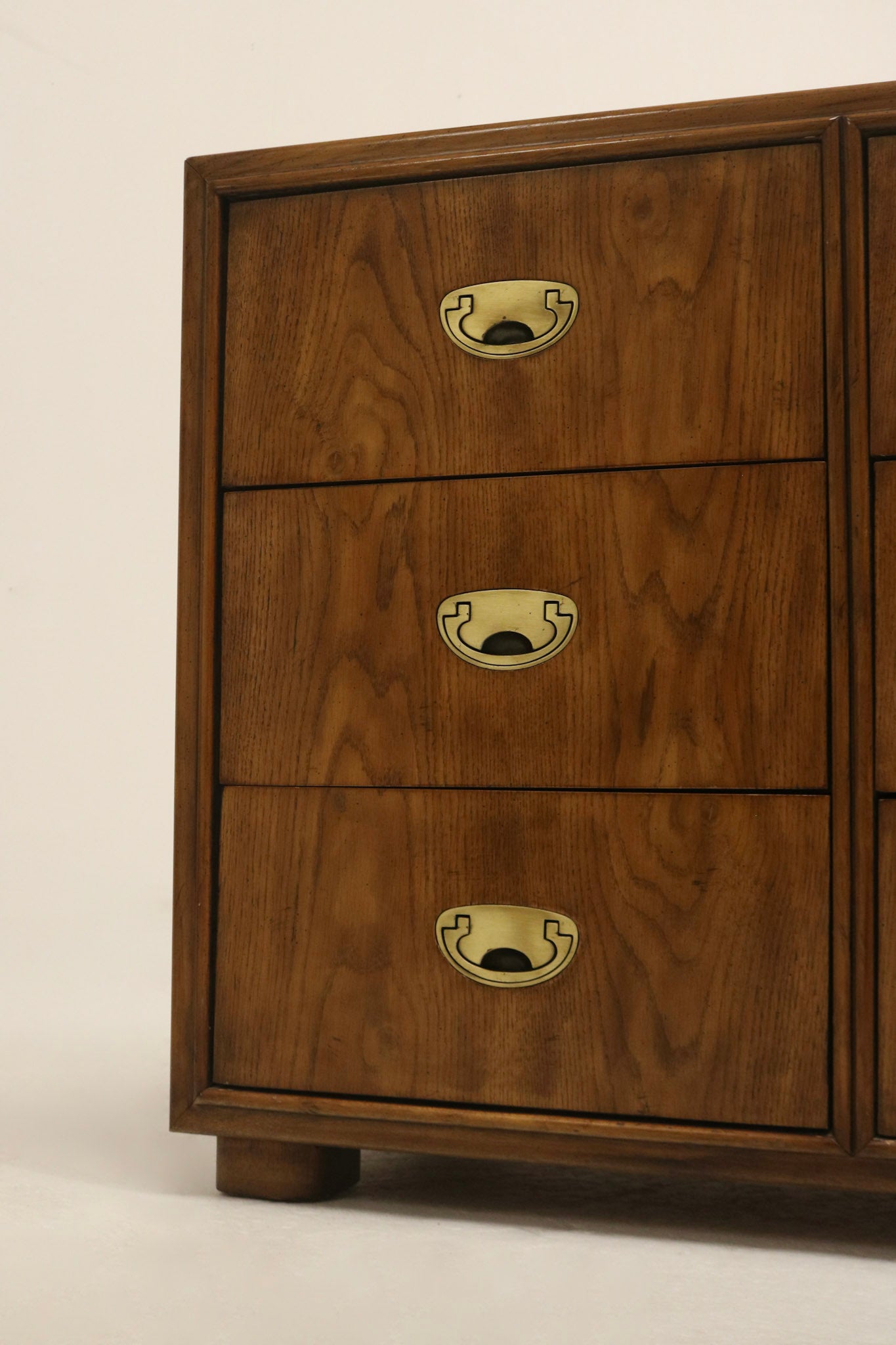 DRESSER 9 IMG_4682