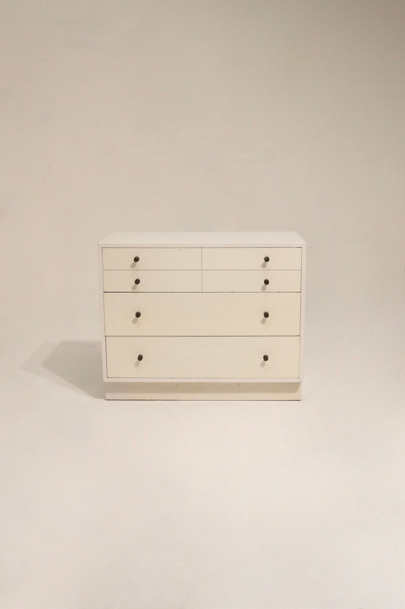 Chic wooden drawer unit