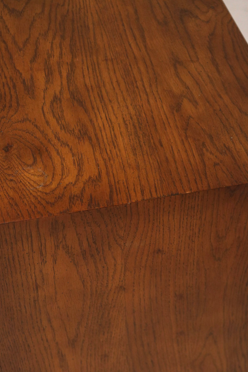 Close-up of oak wood grain texture on top surface of the Vintage Mcm Nightstand by Henredon