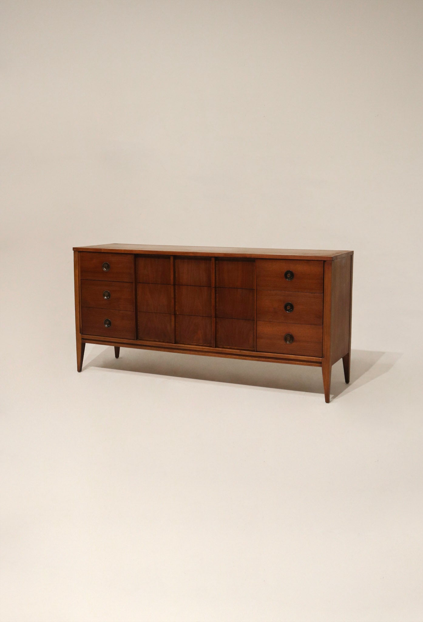 Solid wood drawer chest in great condition