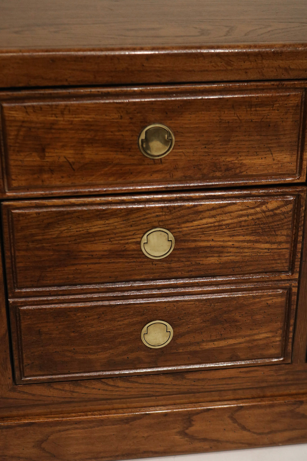 Top surface close-up displaying solid walnut wood grain, subtle like-new patina and a smooth finish on the mid-century Thomasville nightstand. Perfect for NYC apartments.