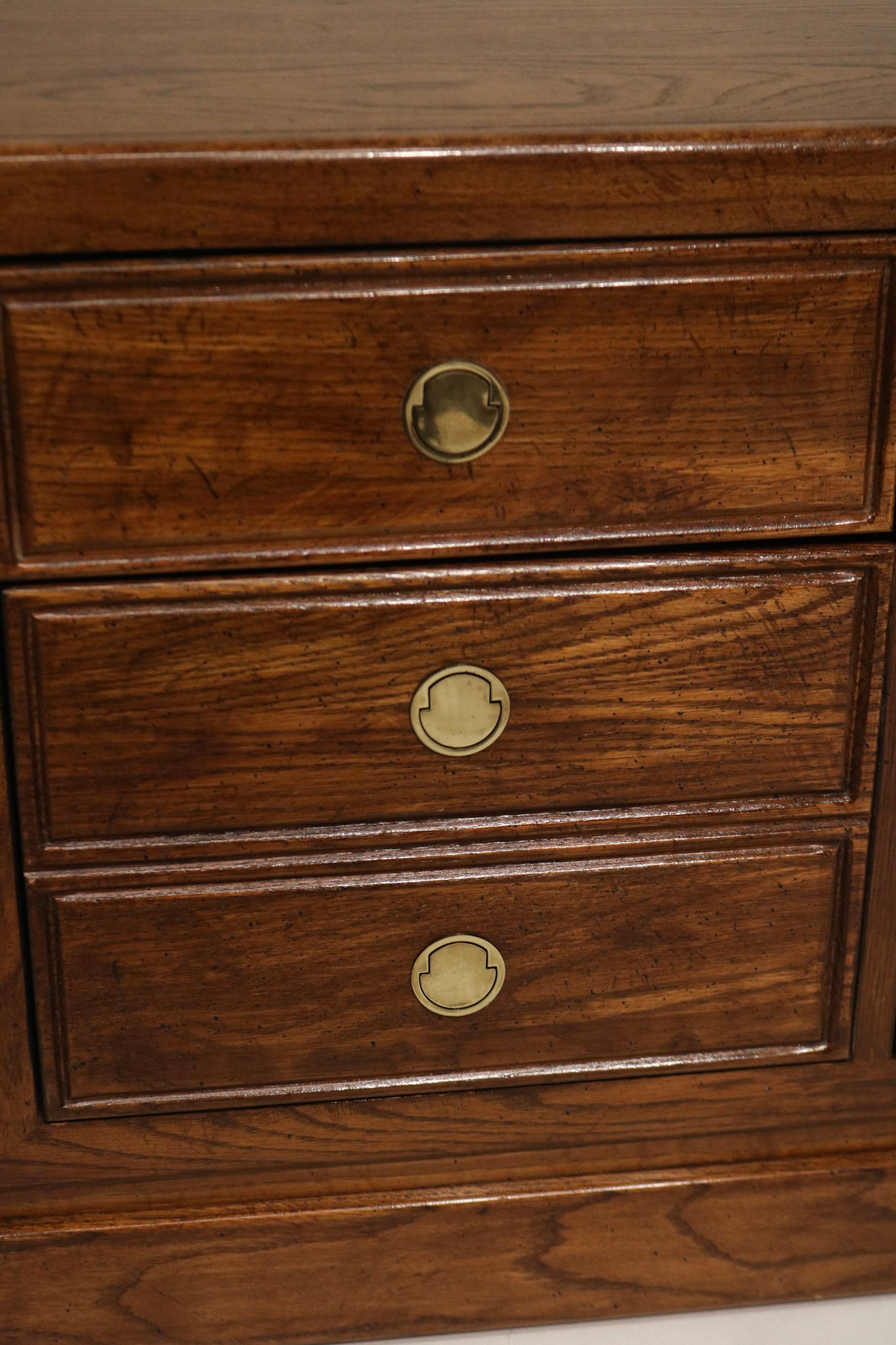 Top surface close-up displaying solid walnut wood grain, subtle like-new patina and a smooth finish on the mid-century Thomasville nightstand. Perfect for NYC apartments.