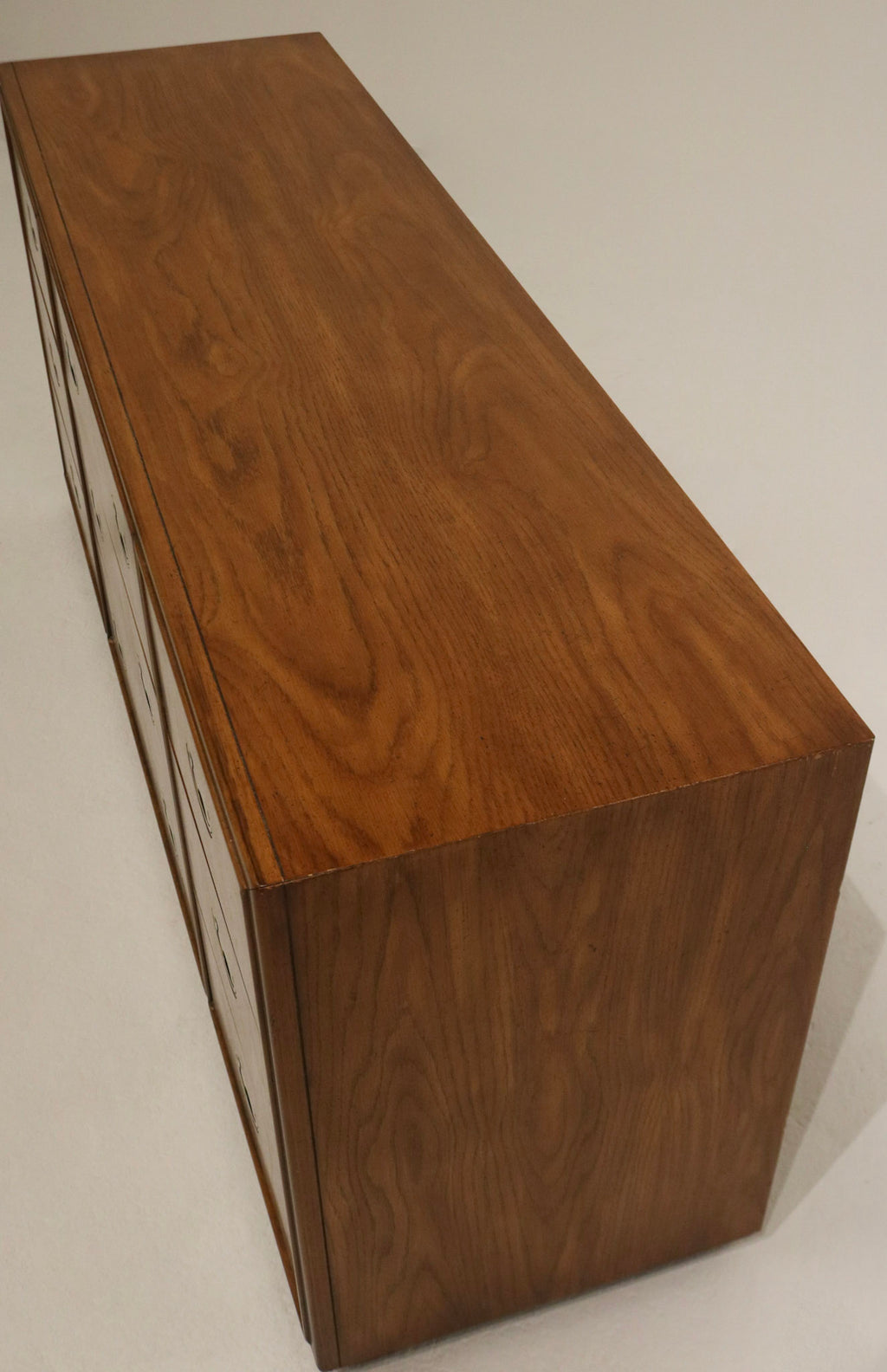 DRESSER 2 IMG_4693