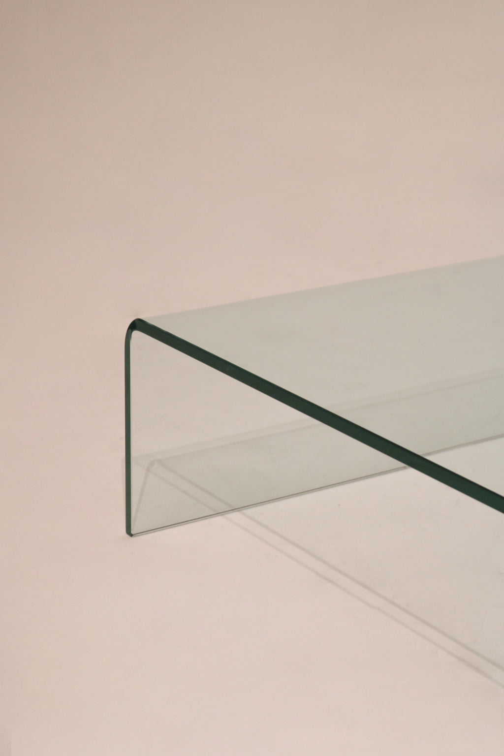 Close-up of the thick solid glass top surface of the 1999 waterfall coffee table with clear transparency