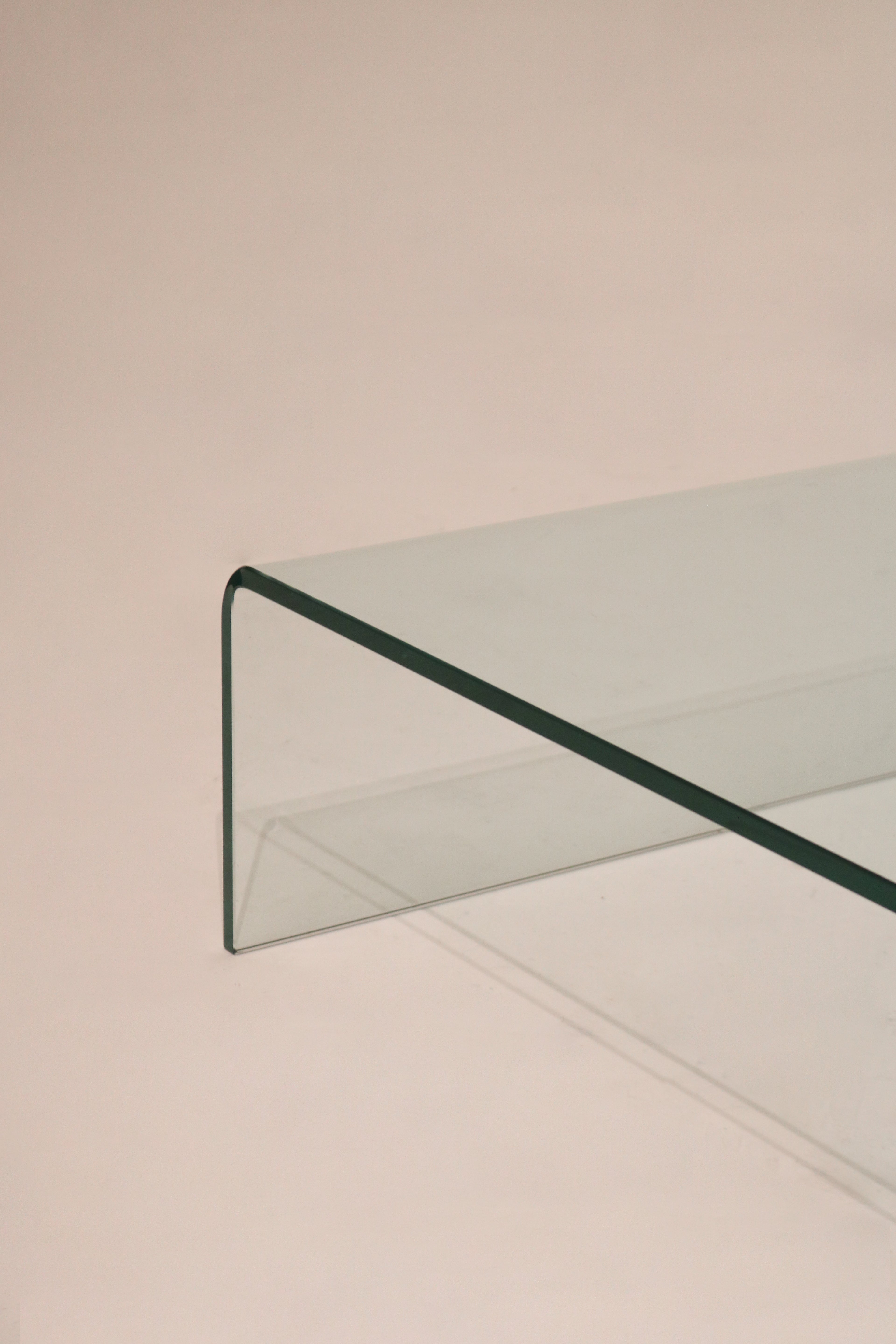 Close-up of the thick solid glass top surface of the 1999 waterfall coffee table with clear transparency