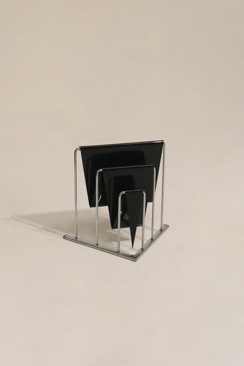 W-shaped chrome frame with acrylic panels