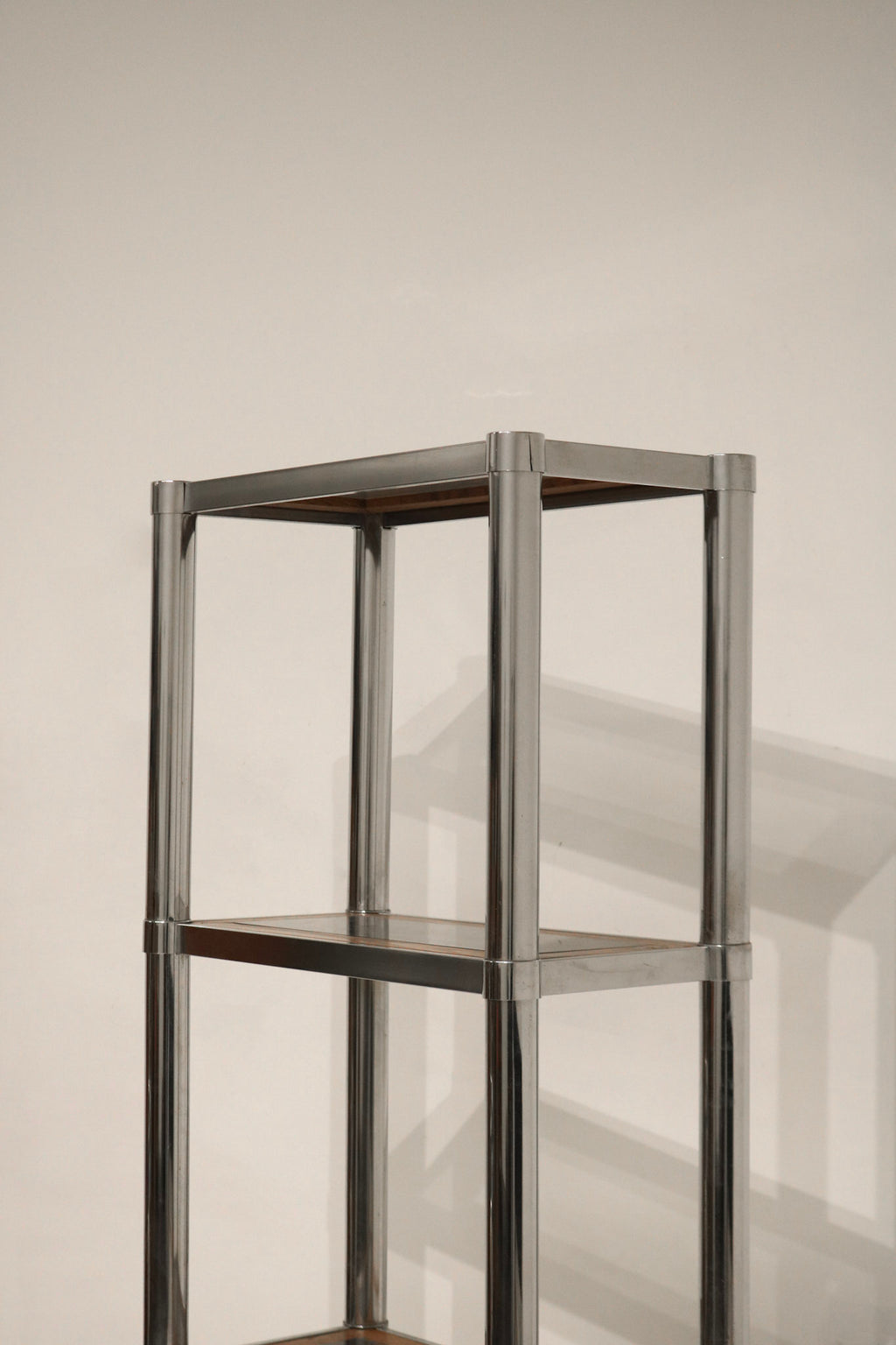 Close-up of glass and wood interaction on middle shelf enhancing the design contrast