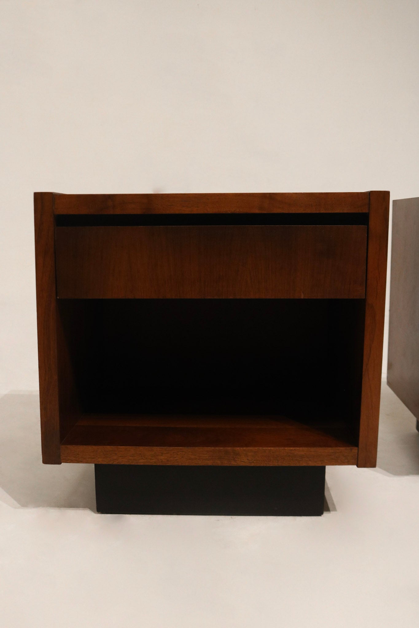 Close-up finish: rich walnut wood grain and vintage patina on top surface, highlighting wear, texture and mid-century varnish