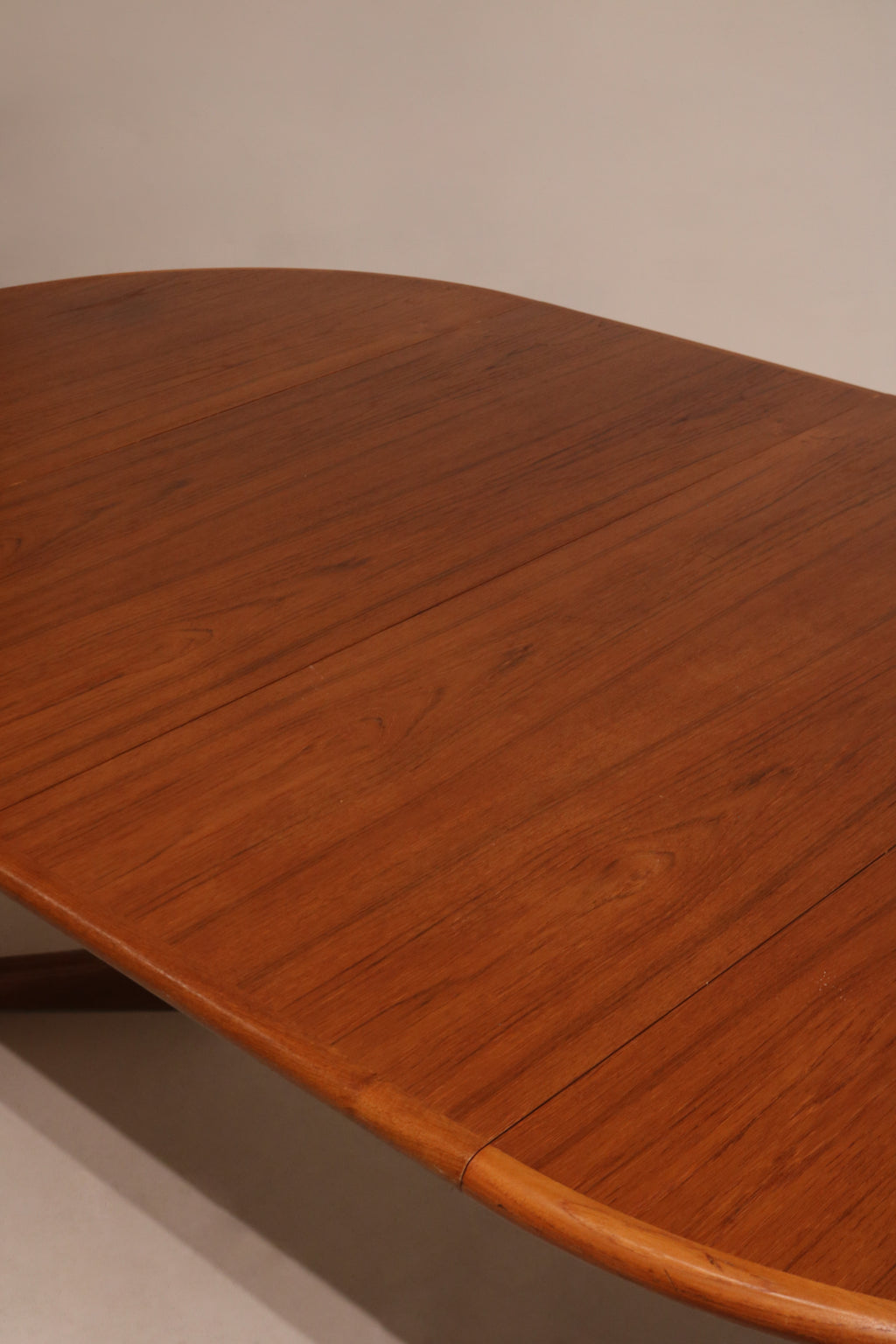 Close-up of table leaf connection showing seamless alignment and teak consistency