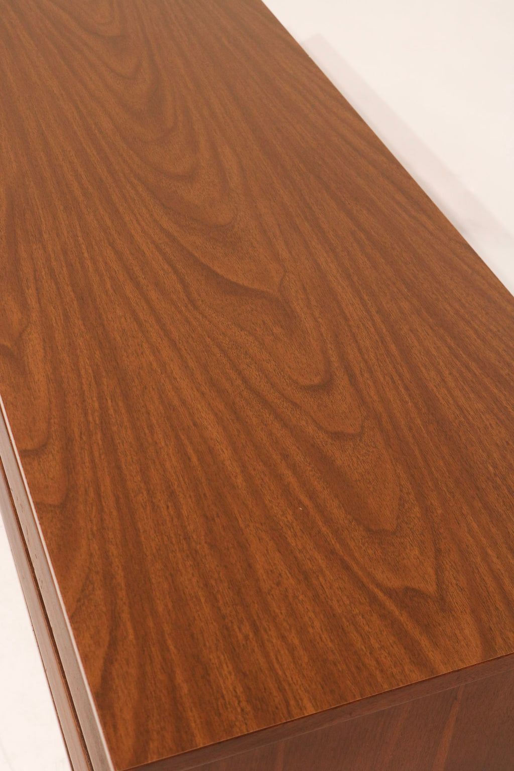 Wood texture close-up on top panel, highlighting natural walnut grain and color variation