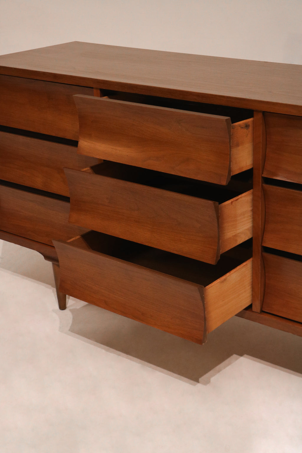 Overhead photo of dresser’s top surface showing wood grain and veneer pattern