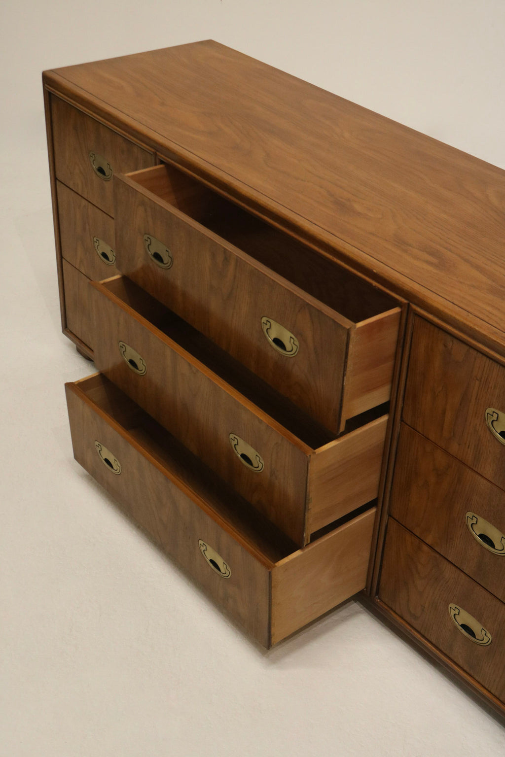 DRESSER 6 IMG_4688