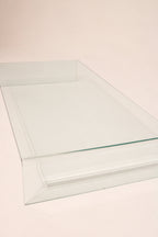 Close-up on the support structure of the glass waterfall design with sturdy, elegant posture