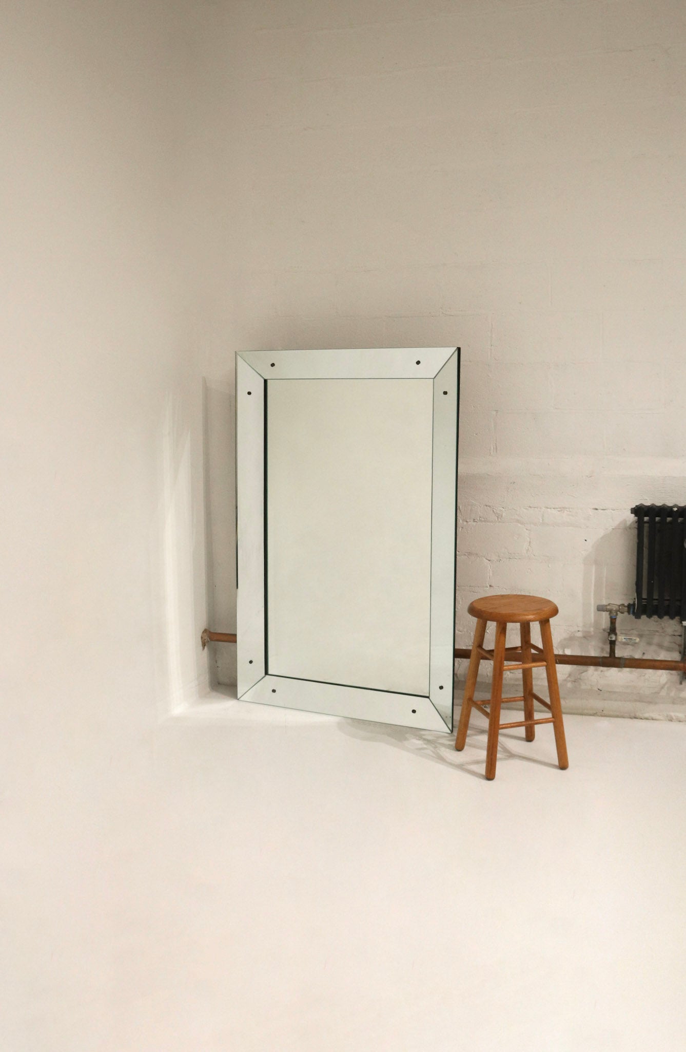 Large wall mirror in excellent condition