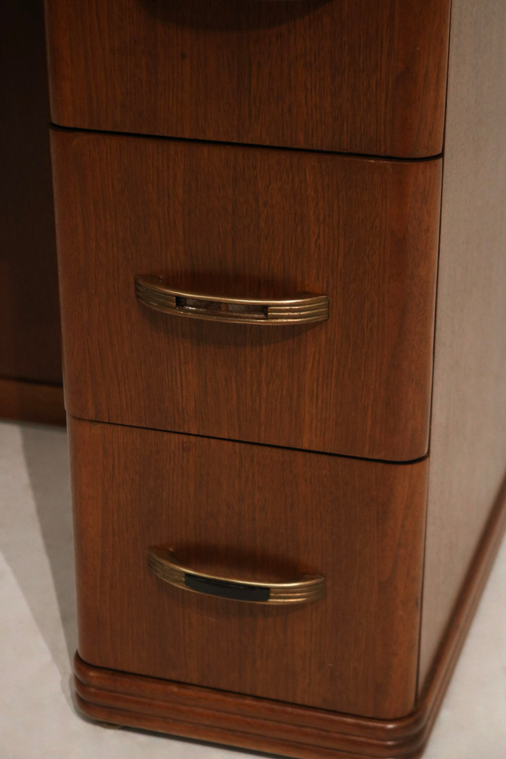 Detail: finish texture close-up of walnut wood tabletop showing visible wood grain, light sheen and small surface scratch