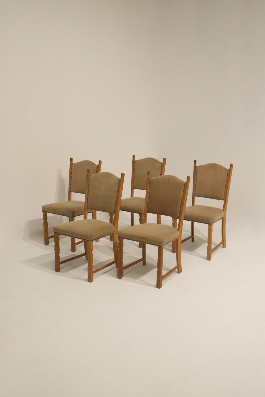 Carved oak chair with turned legs